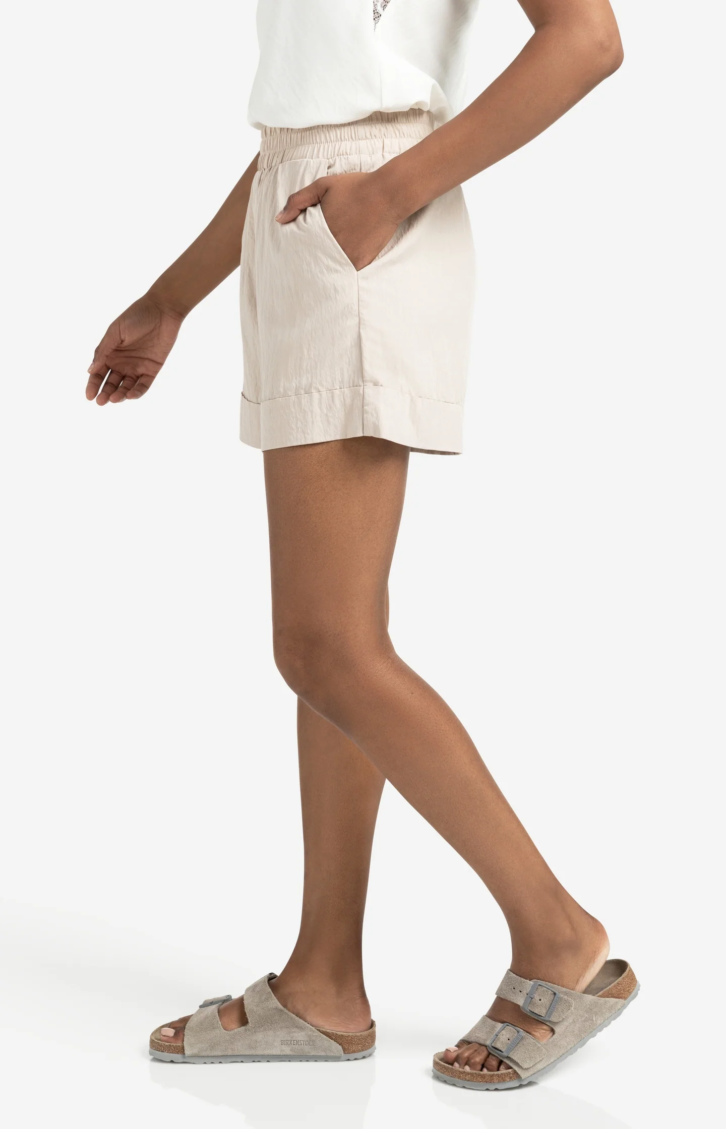 Airy shorts with turn-ups and elastic waistband - Image 3