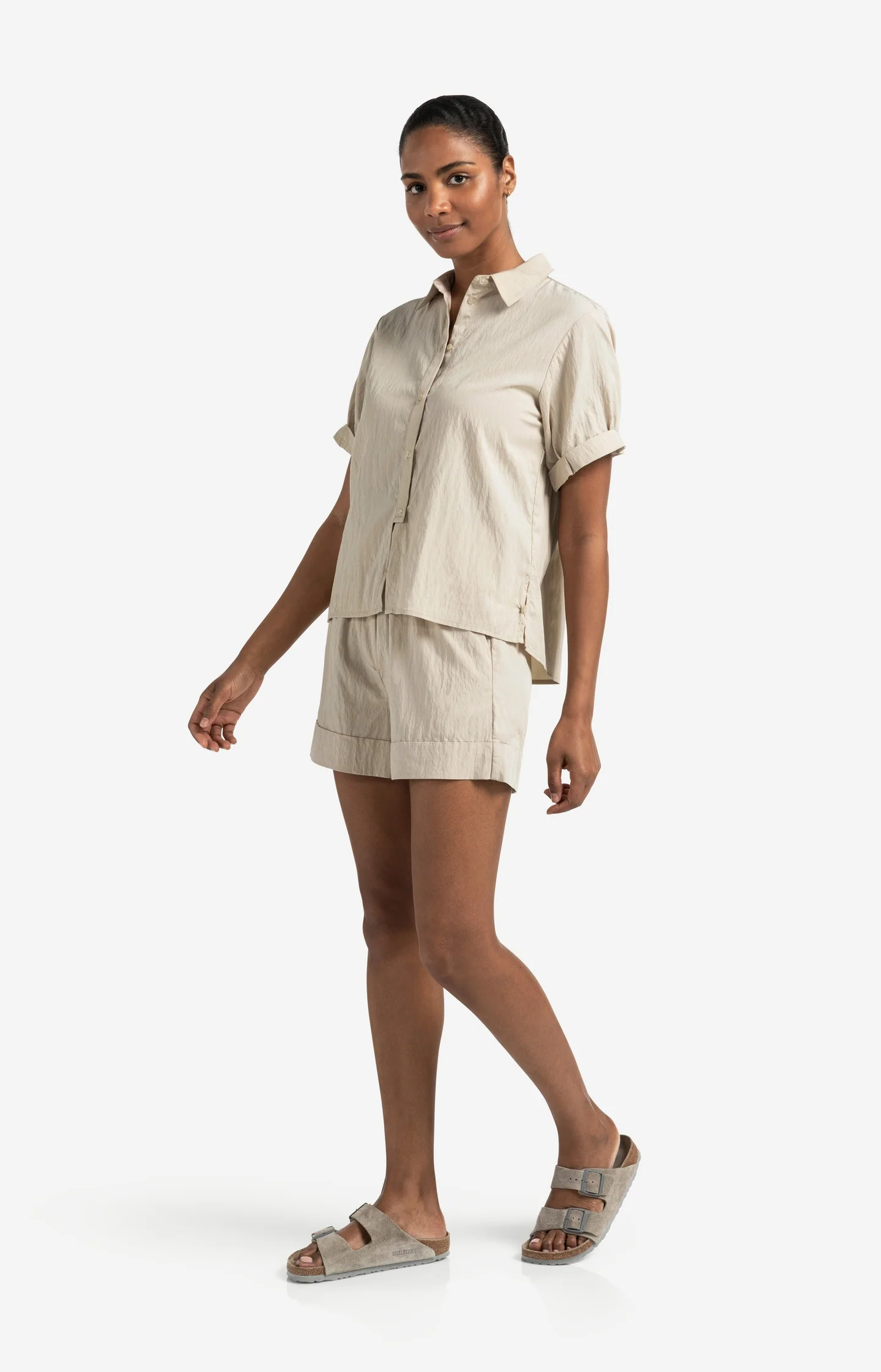 Airy shorts with turn-ups and elastic waistband - Image 6
