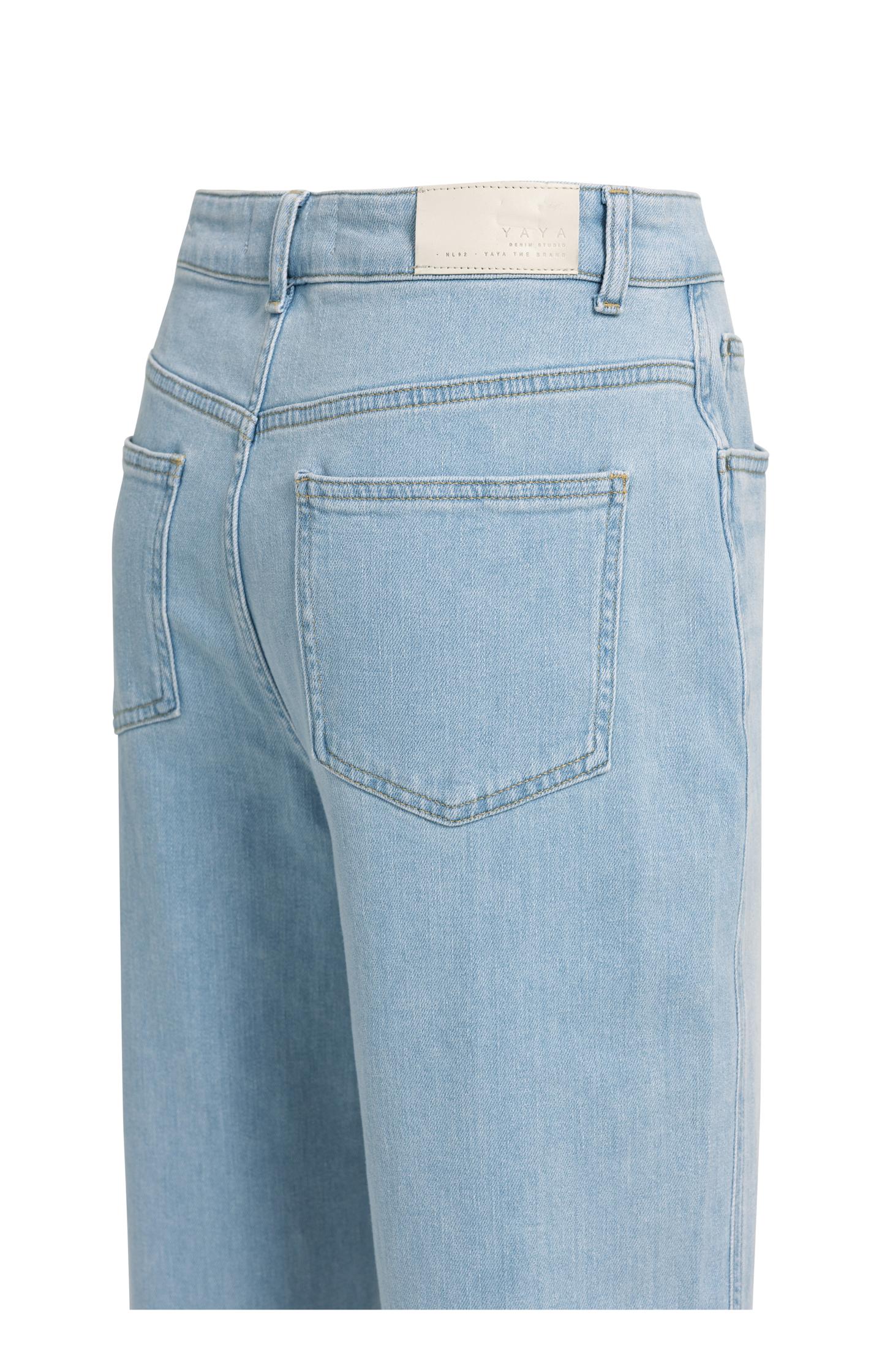 Barrel jeans in light washed denim - Image 10