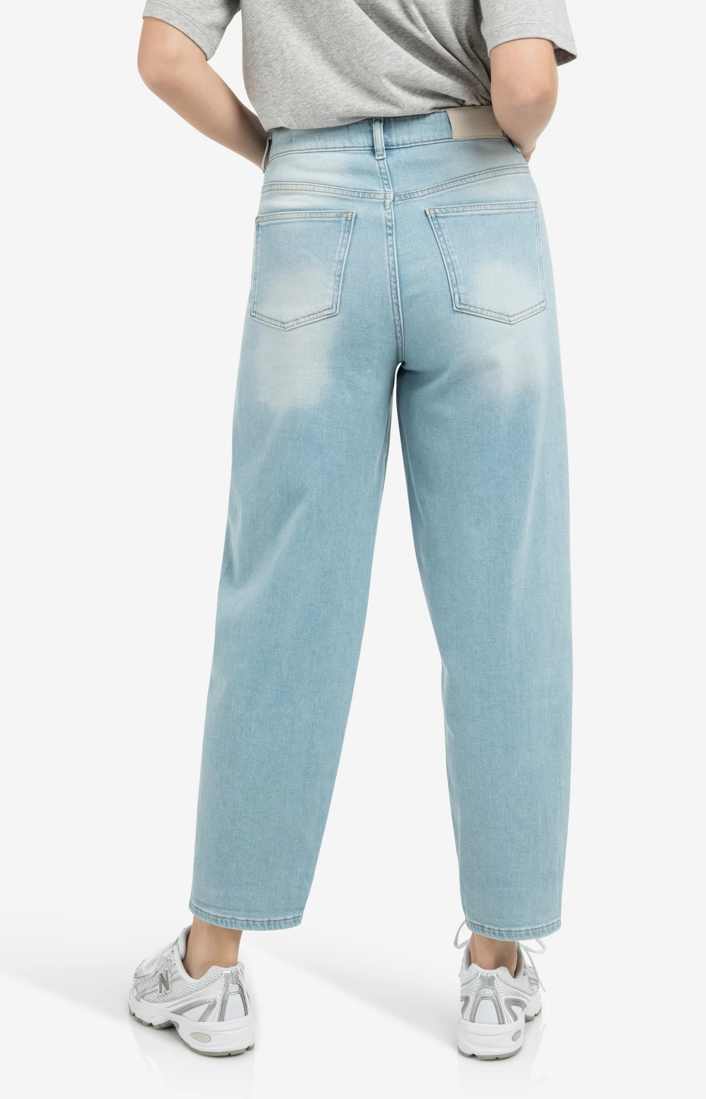 Barrel jeans in light washed denim - Image 3