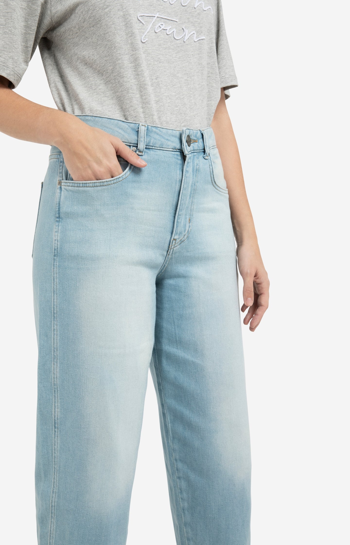 Barrel jeans in light washed denim - Image 5