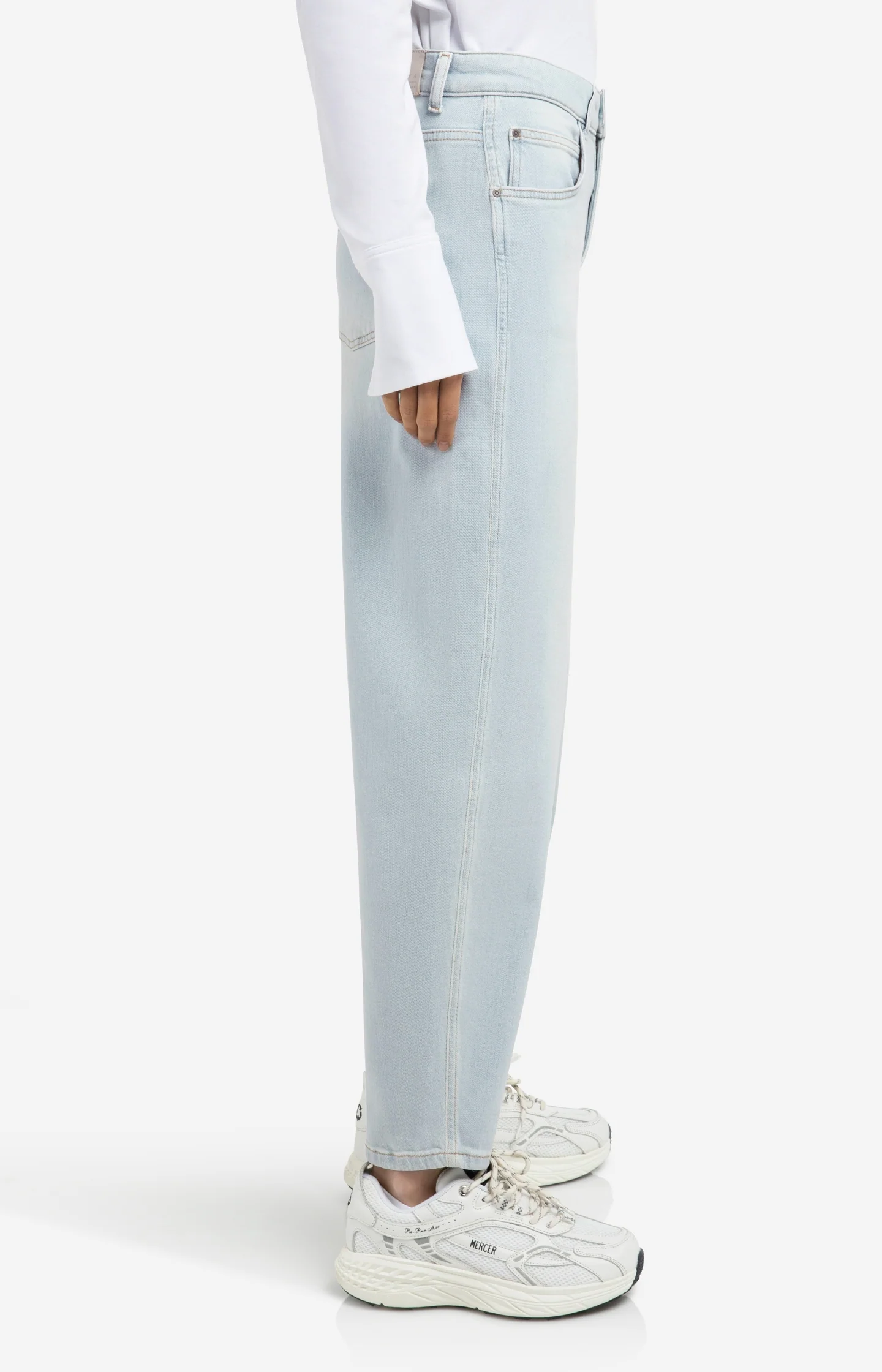 Barrel jeans in light washed denim - Image 3