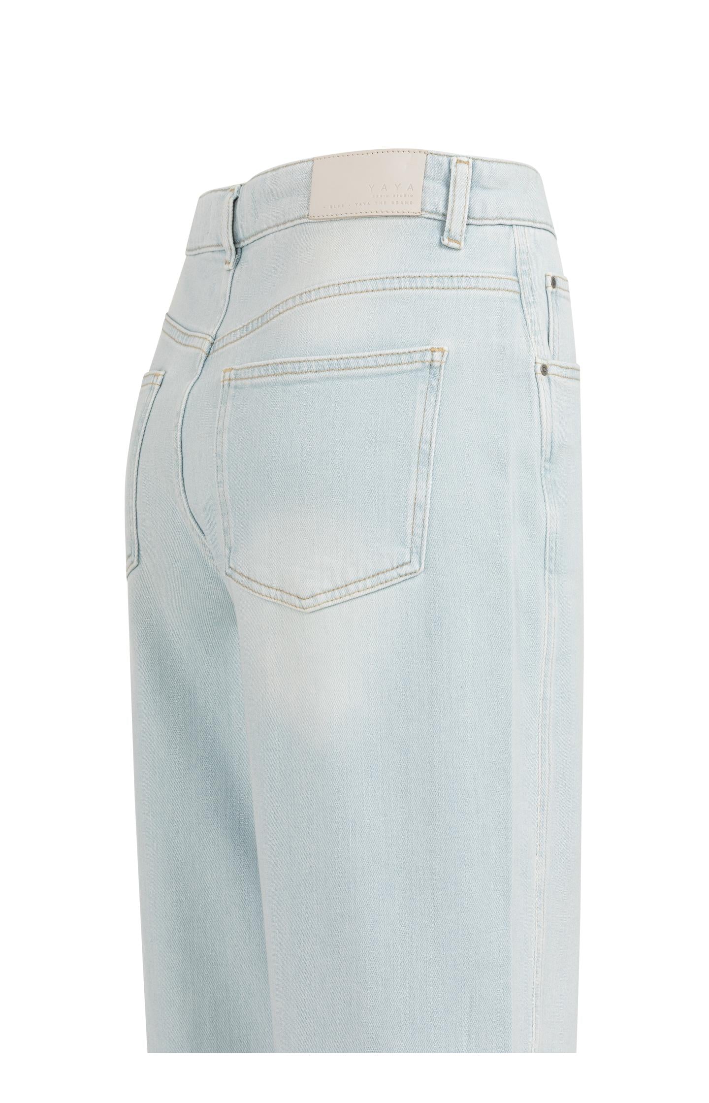 Barrel jeans in light washed denim - Image 9