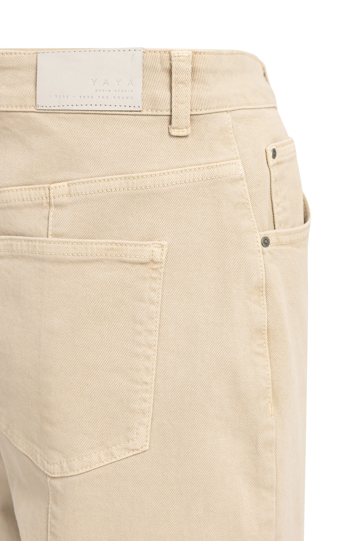 Barrel jeans with visible back seams and soft wash - Image 3