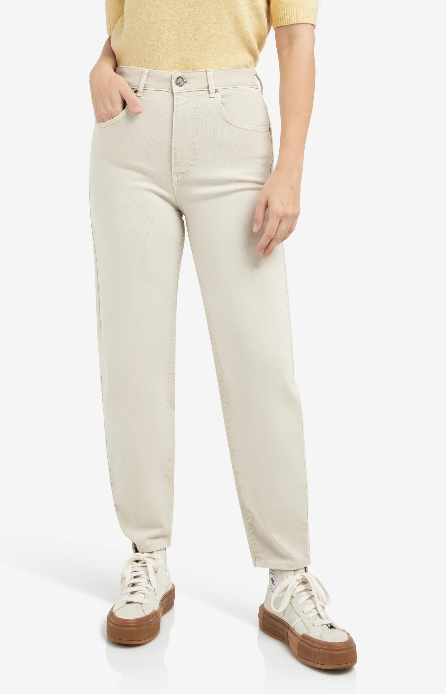 Barrel jeans with visible back seams and soft wash - Image 3