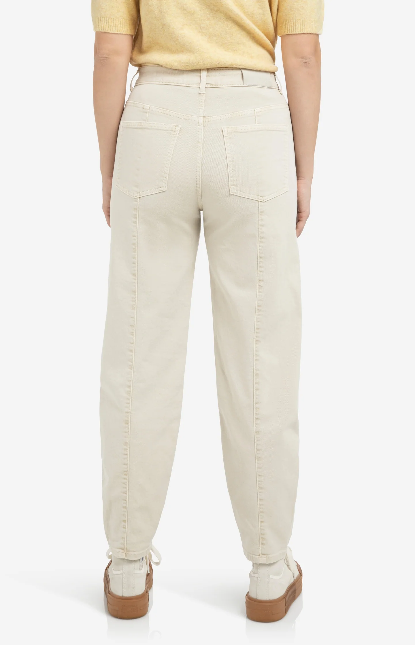 Barrel jeans with visible back seams and soft wash - Image 5