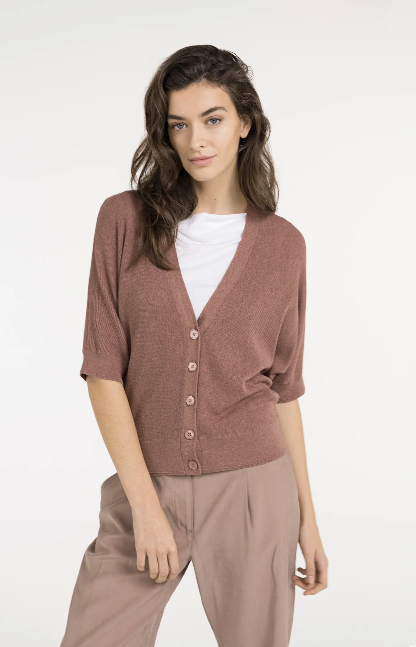 Batwing cardigan with short sleeves and button closure - Image 3