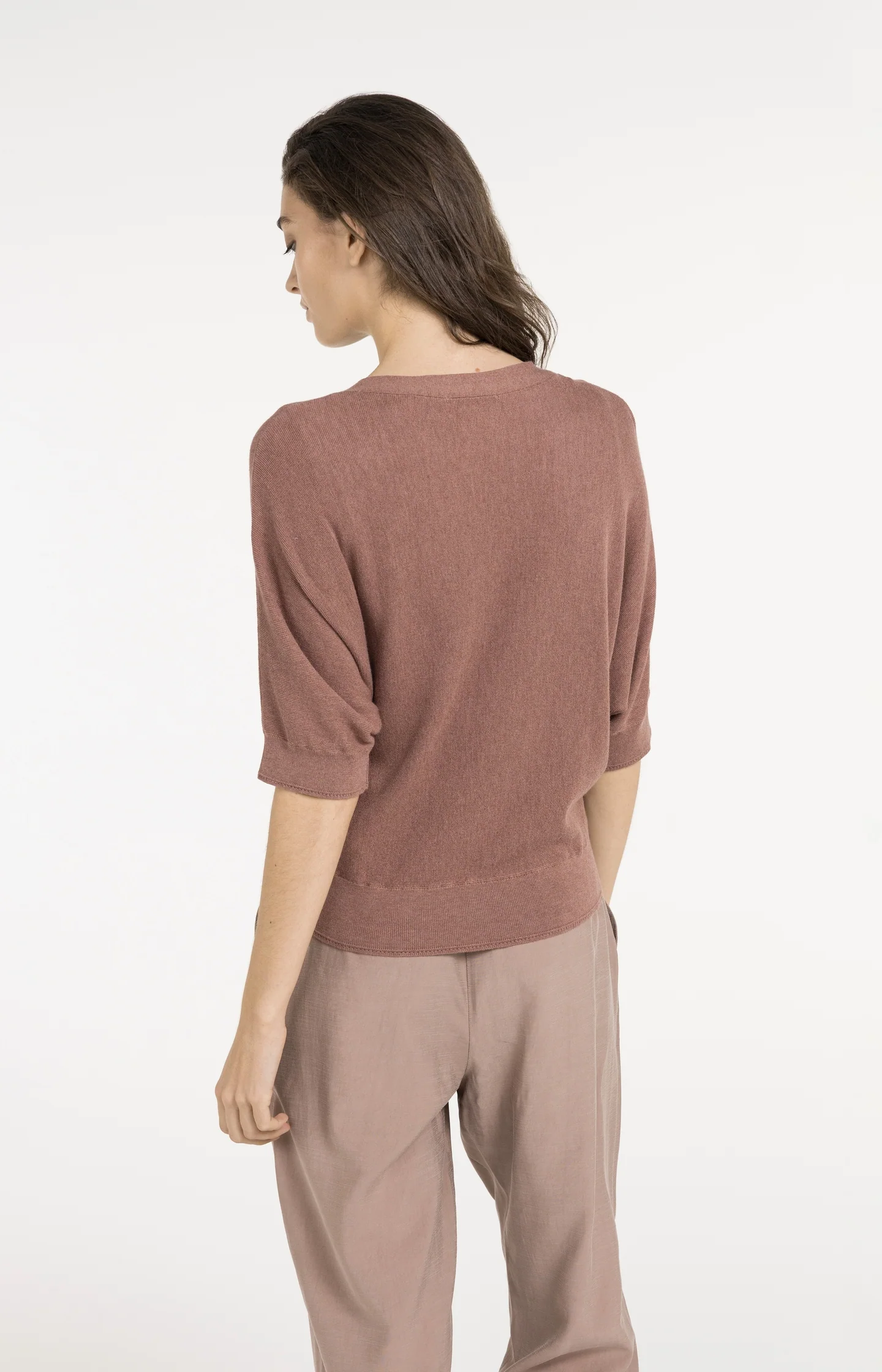 Batwing cardigan with short sleeves and button closure - Image 4