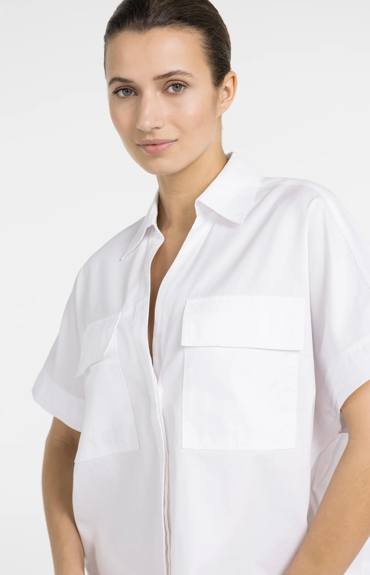 Boxy blouse with chest pockets and pleated sleeves - Image 4