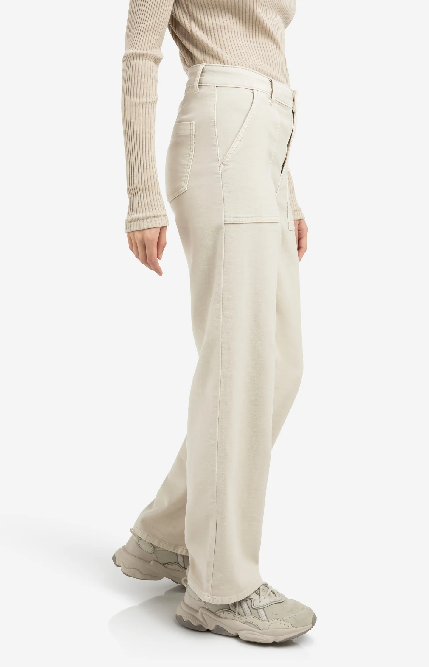 Cargo trousers with straight legs and patch pockets (L32) - Image 3