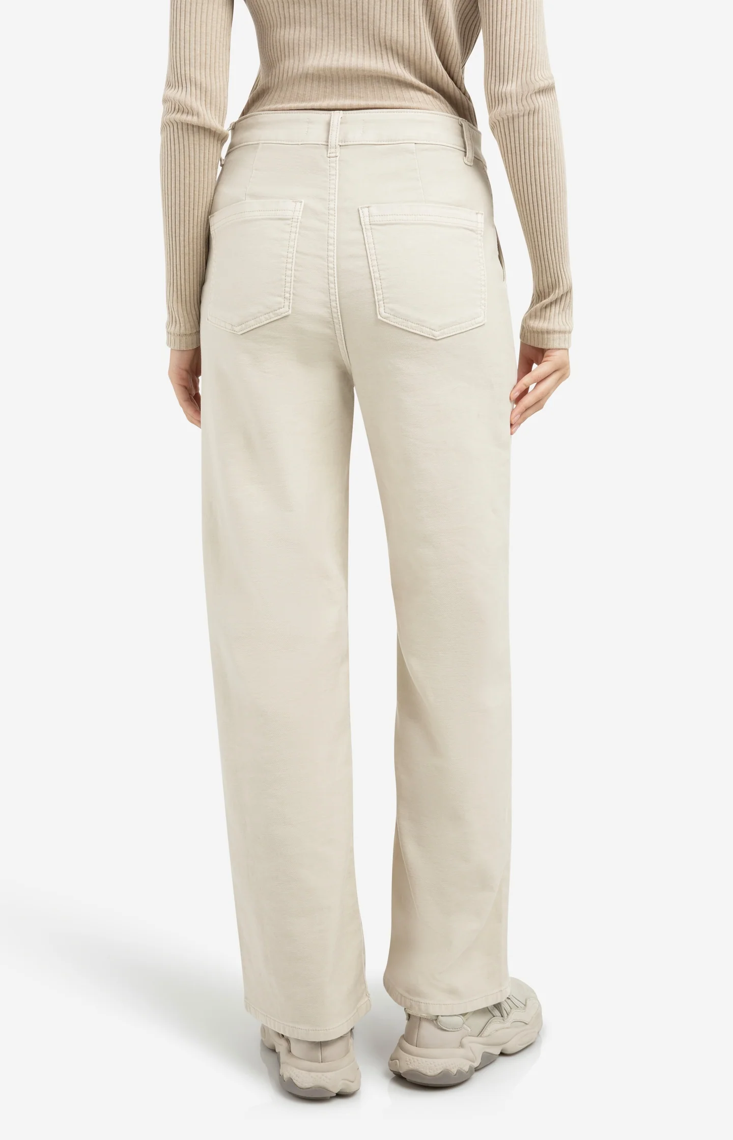 Cargo trousers with straight legs and patch pockets (L32) - Image 4