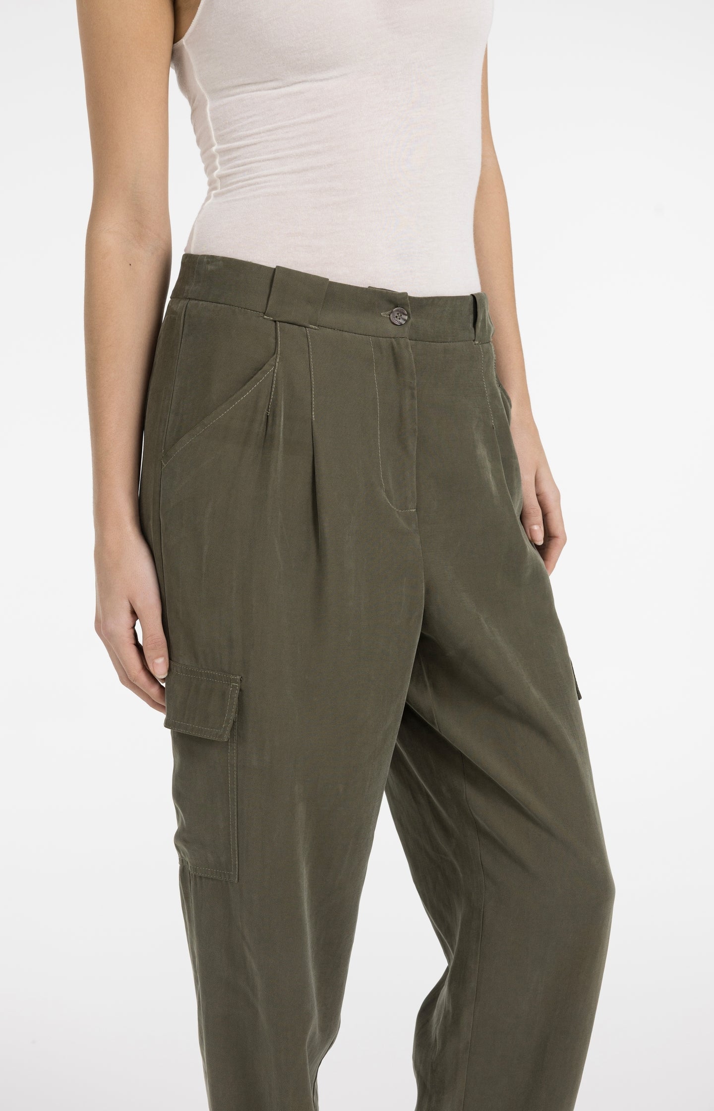 Cargo trousers with straight legs and pleats - Image 6