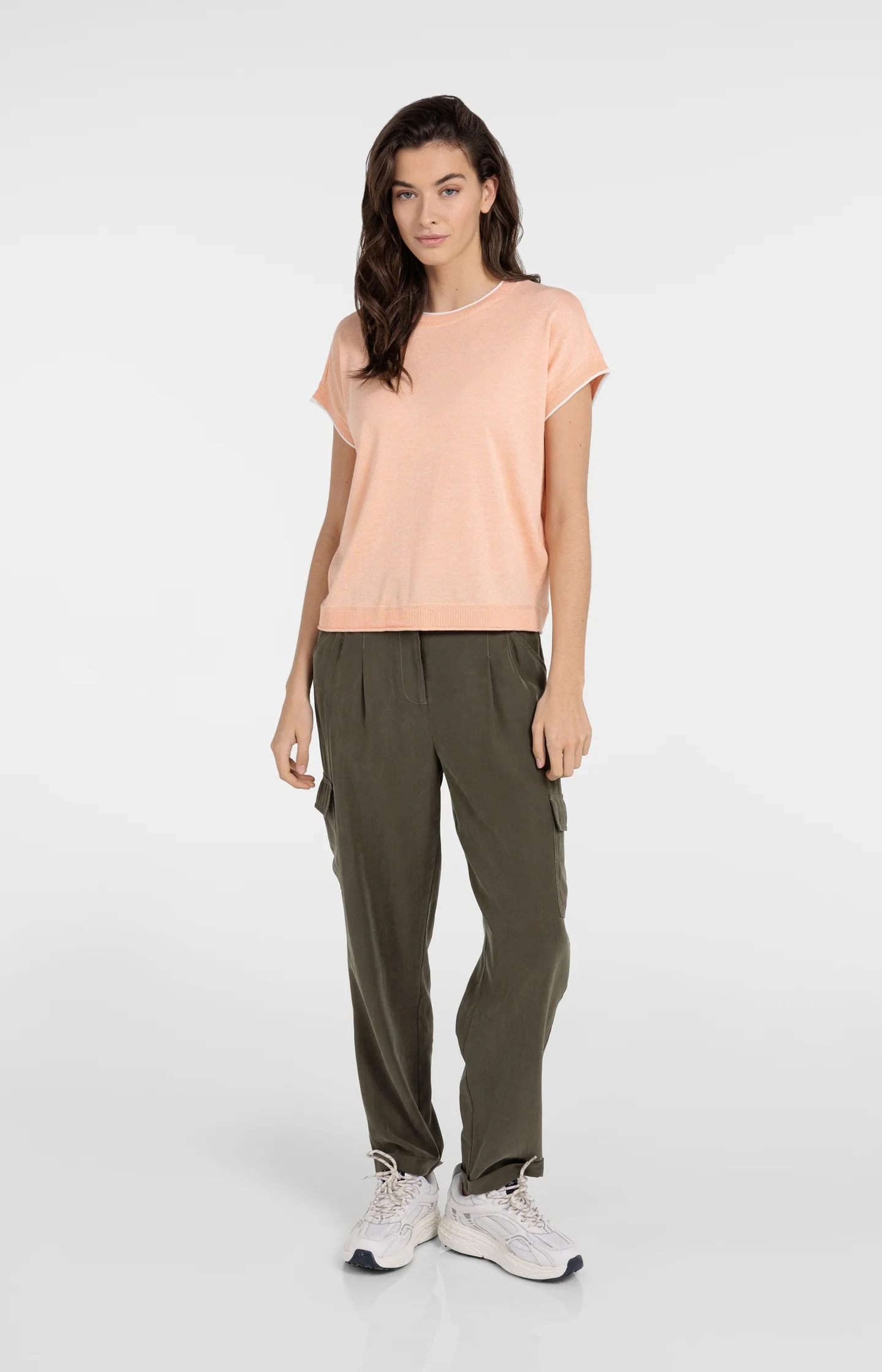Cargo trousers with straight legs and pleats - Image 9
