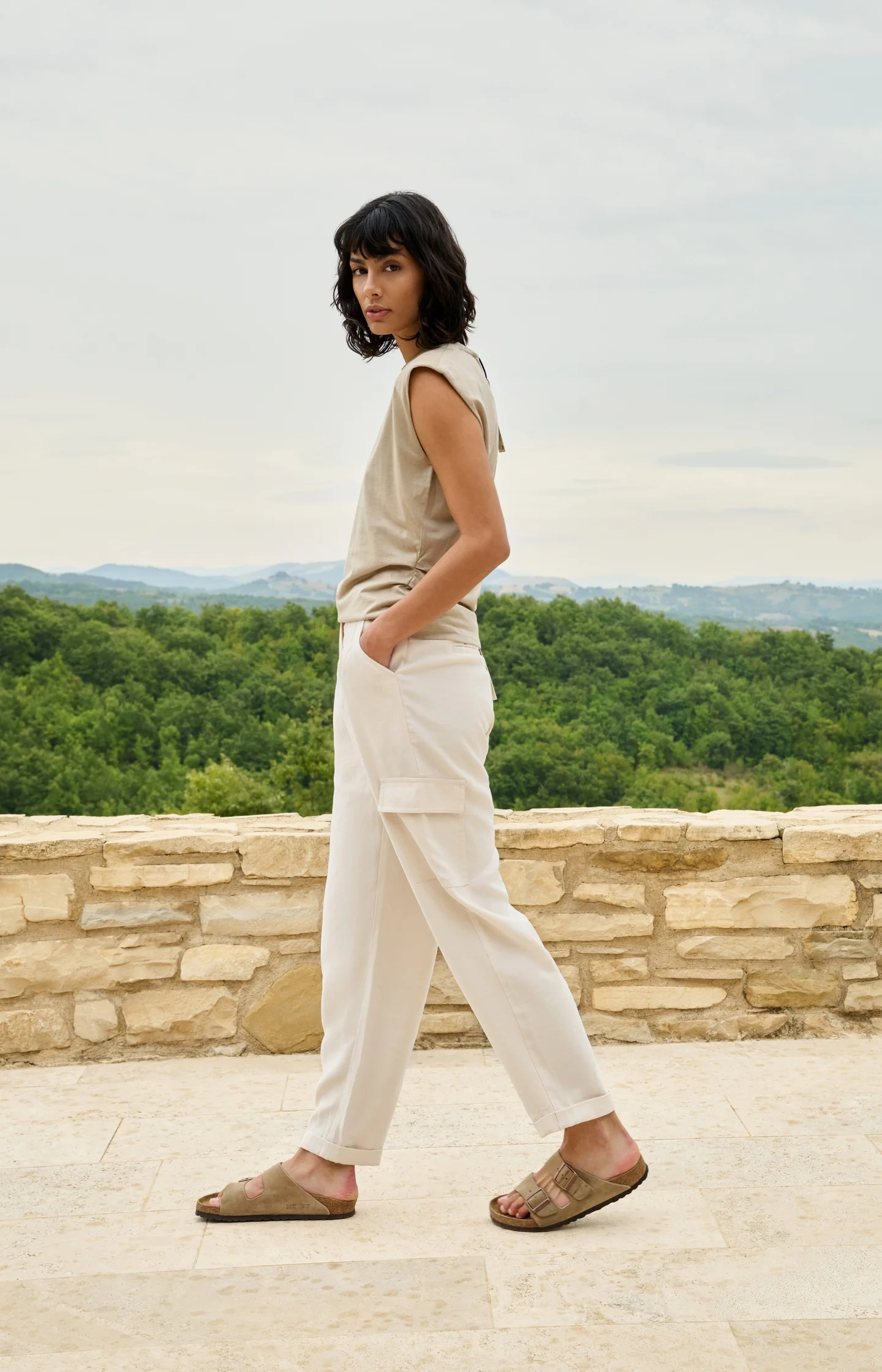 Cargo trousers with straight legs and pleats - Image 9