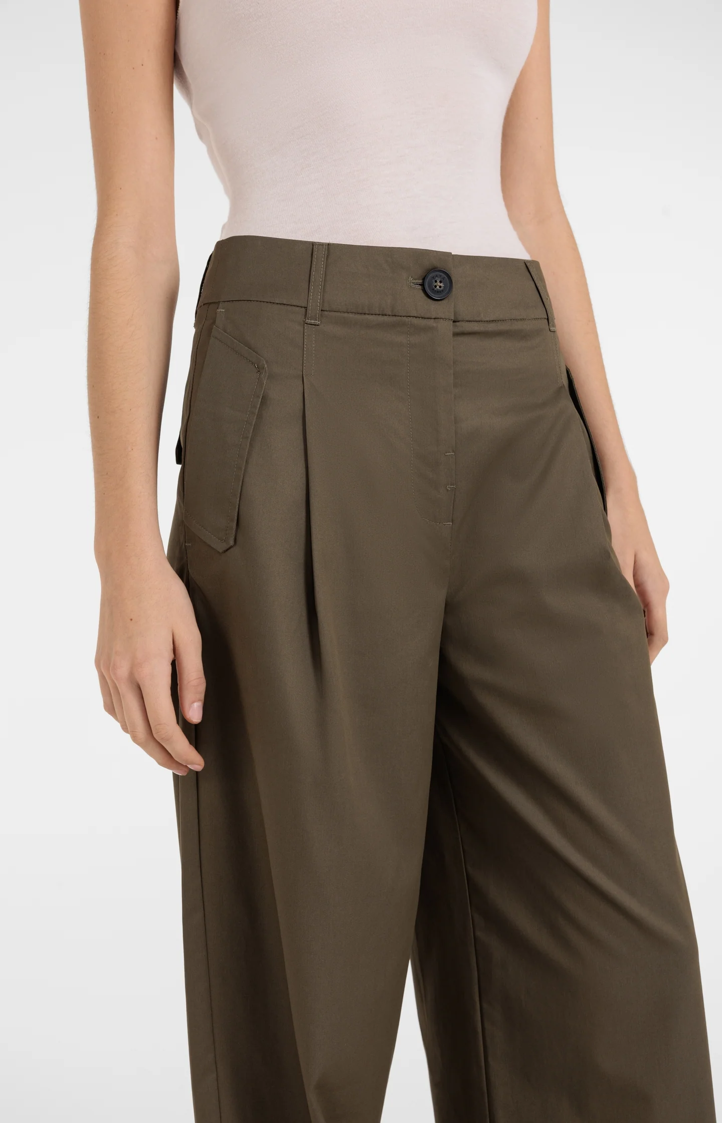 Cargo trousers with wide legs and pleat details - L32 - Image 6