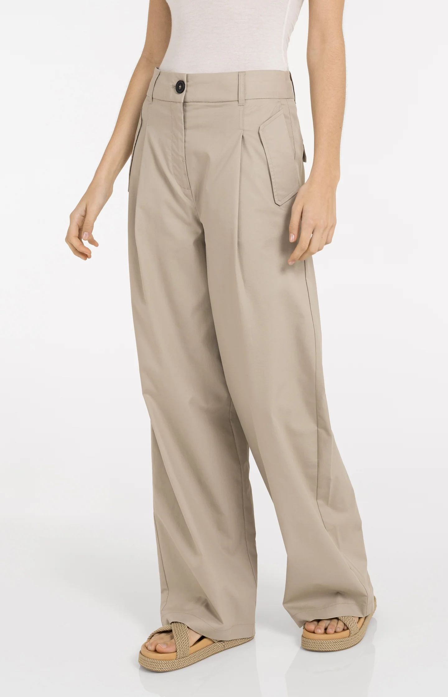 Cargo trousers with wide legs and pleat details - L32 - Image 3