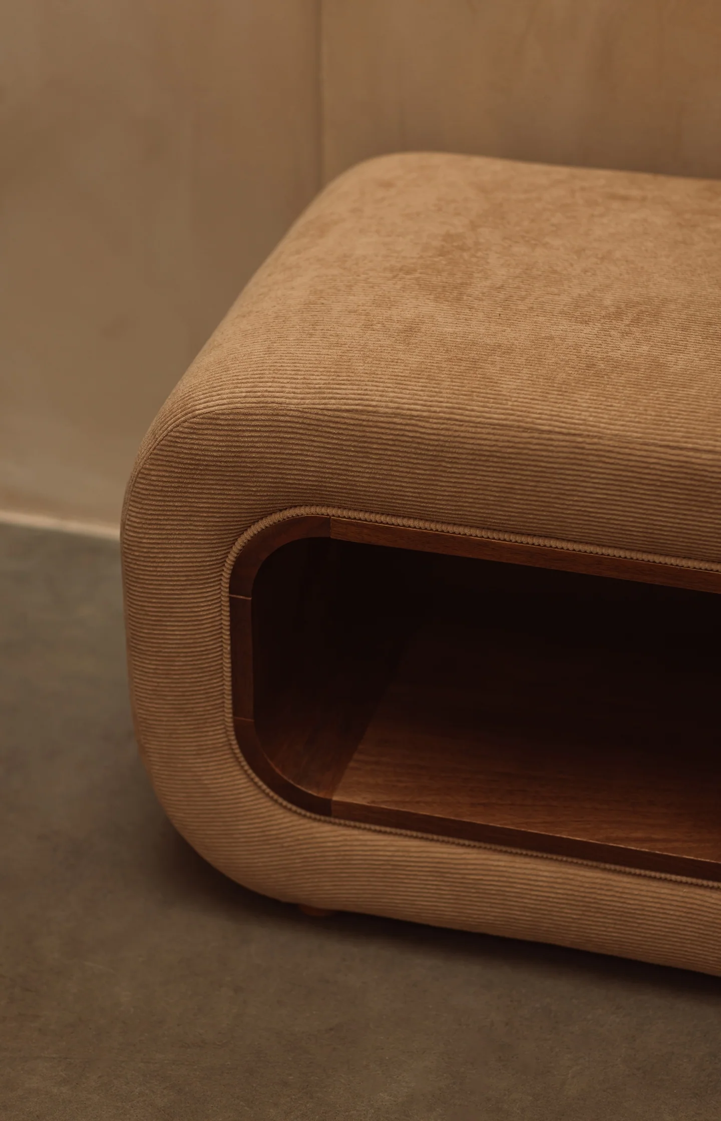 Corduroy pouf with wooden frame - Image 2