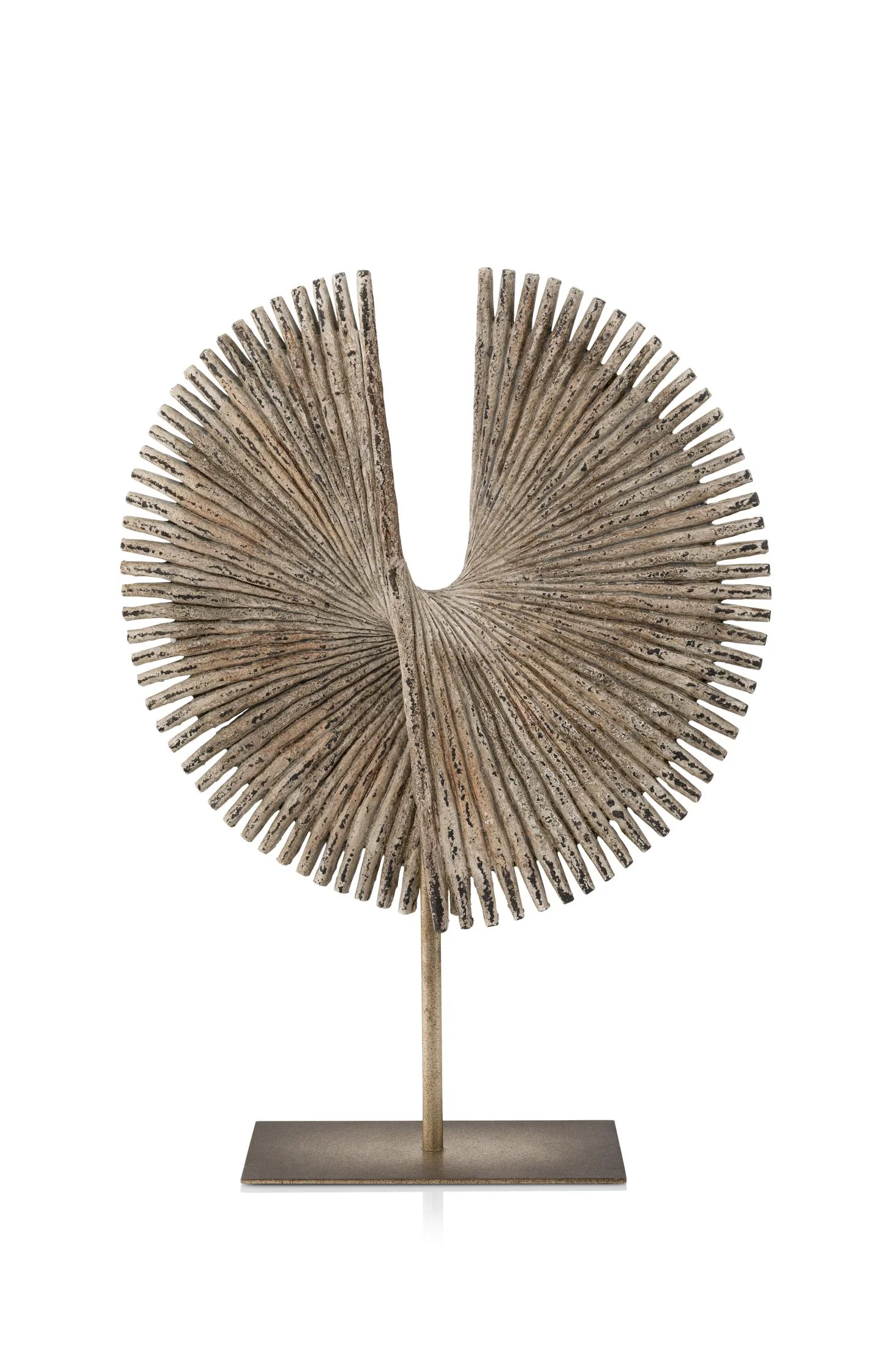 Decorative statue on metal stand - Image 4