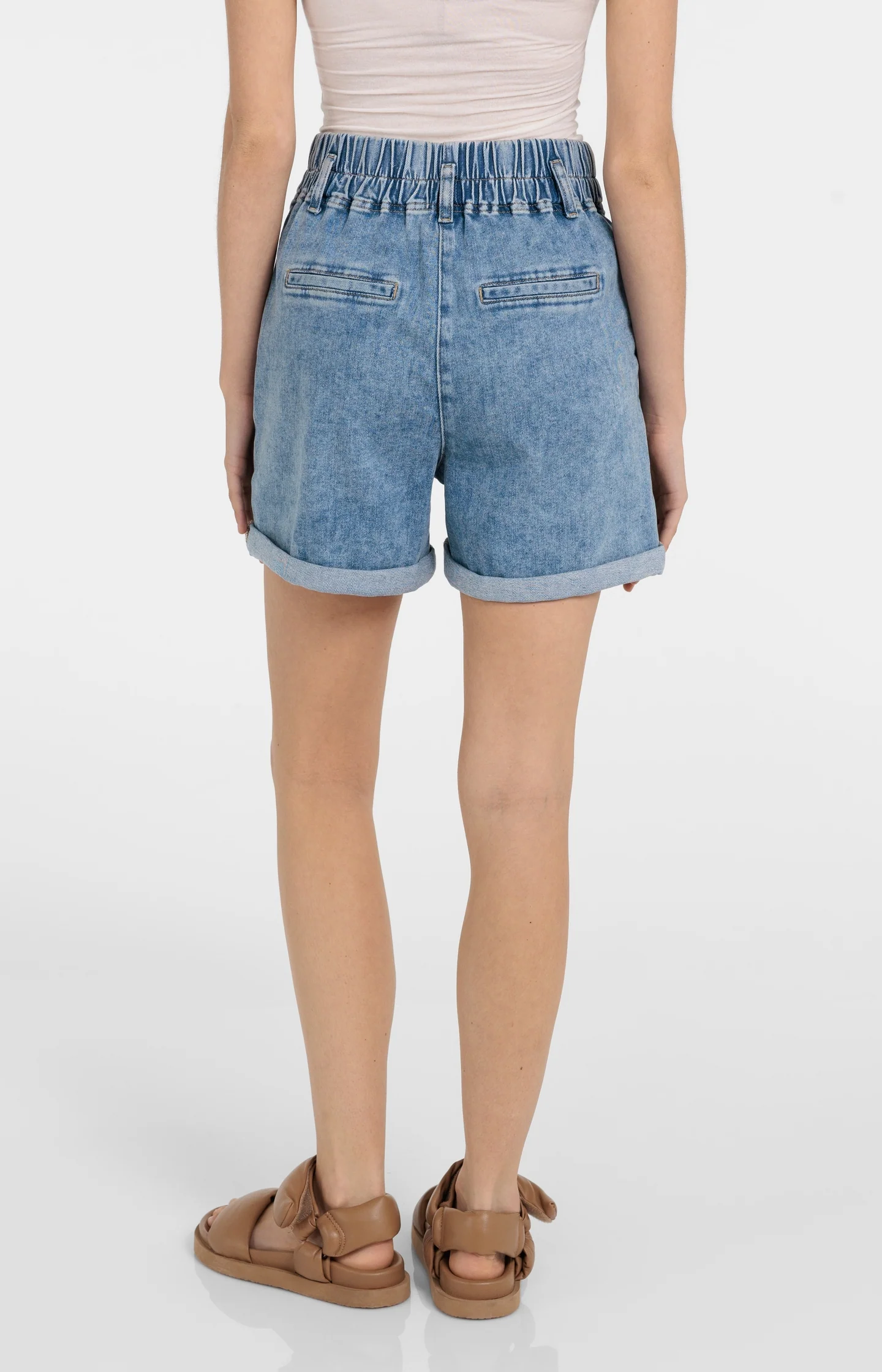 Denim shorts with drawstring waist and patch pockets - Image 4