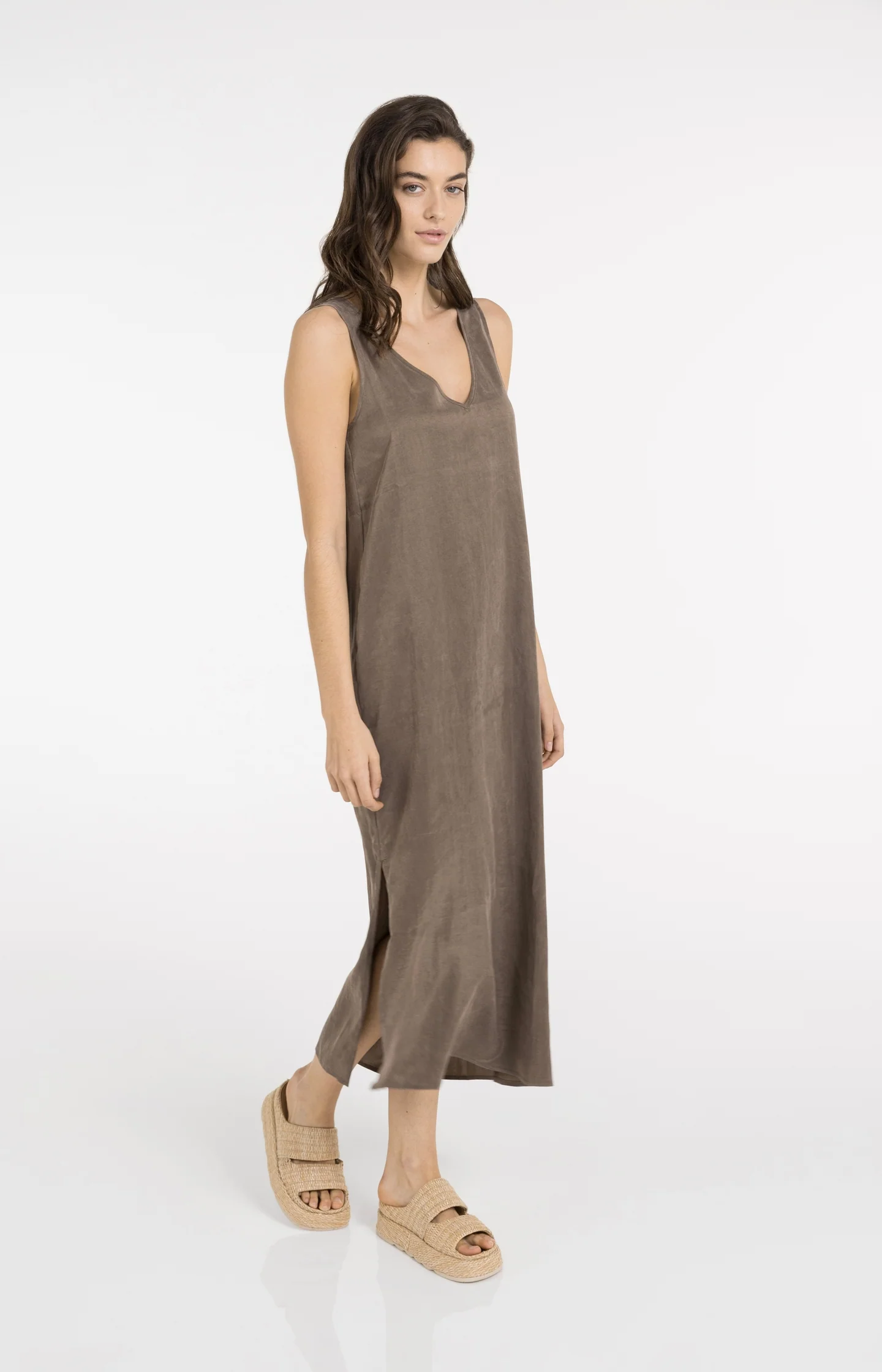 Dress with crinkle texture and V-neck - Image 4