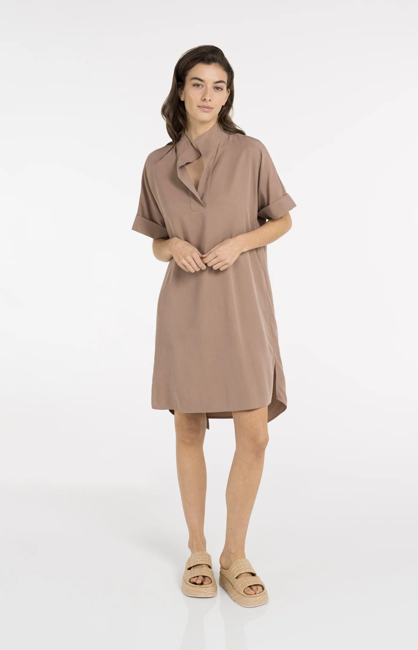 Dress with short sleeves and polo collar - Image 4