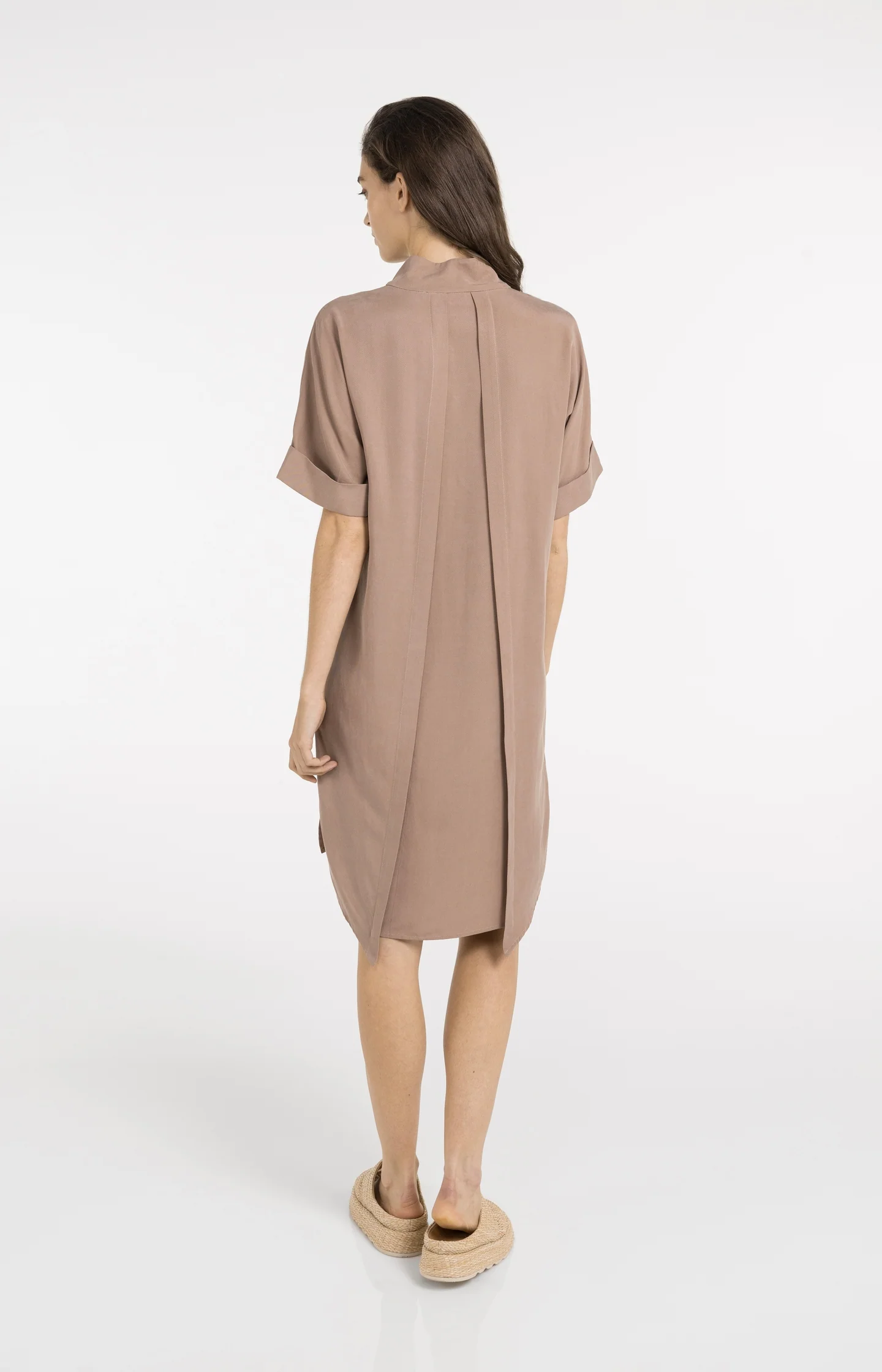 Dress with short sleeves and polo collar - Image 5