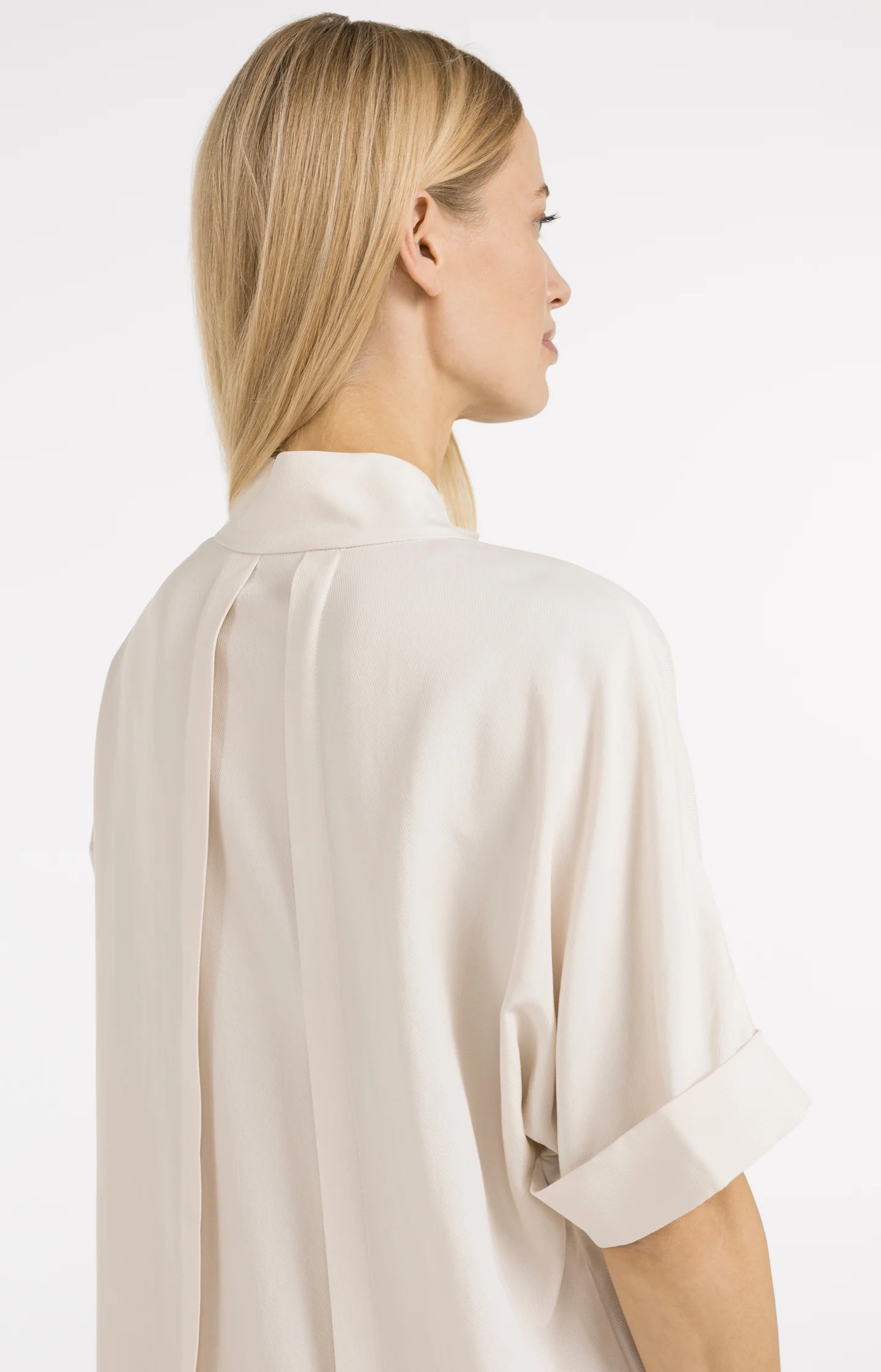 Dress with short sleeves and polo collar - Image 6