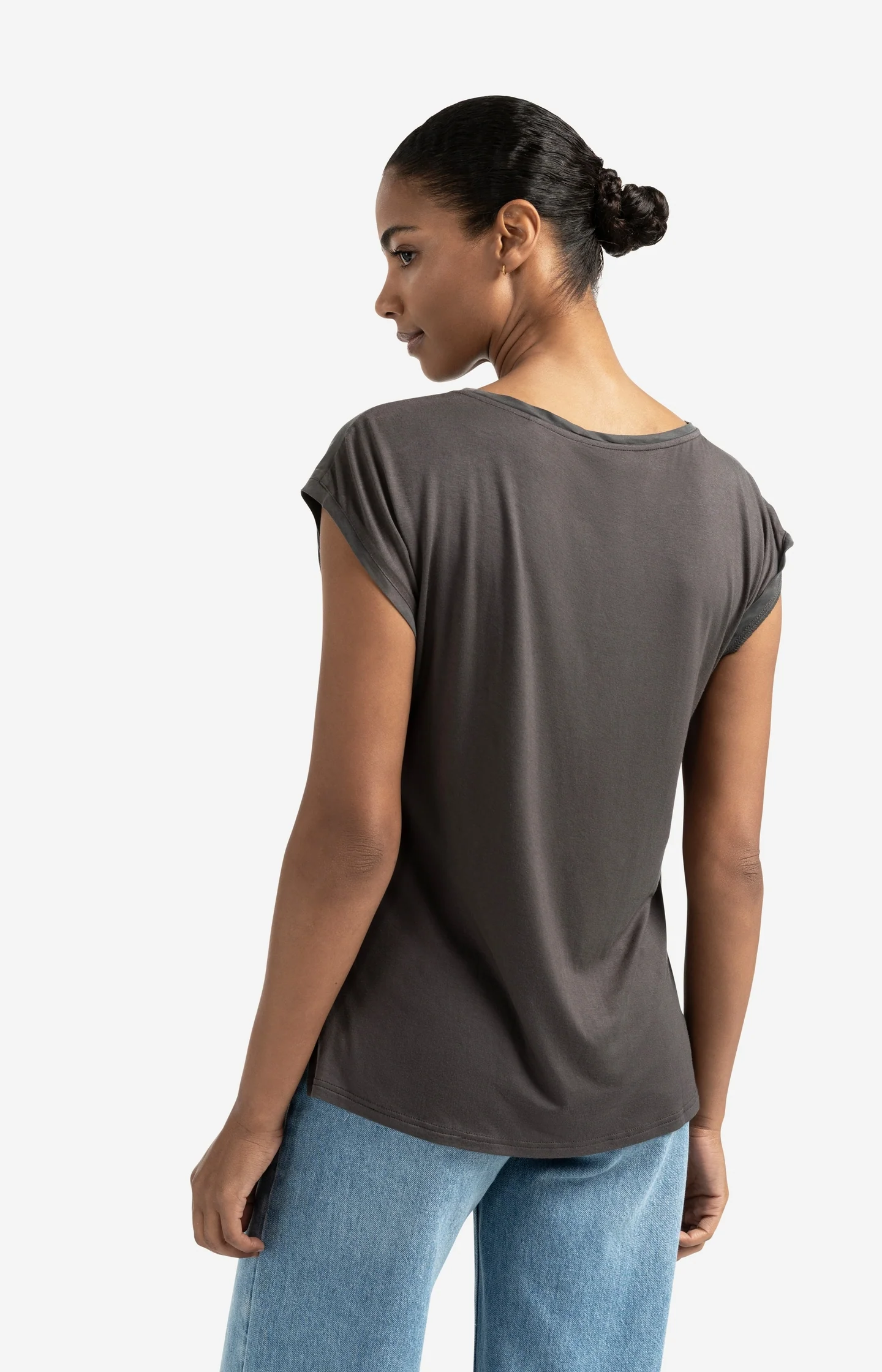 Basic mixed fabric top with round neck and cap sleeves - Image 4