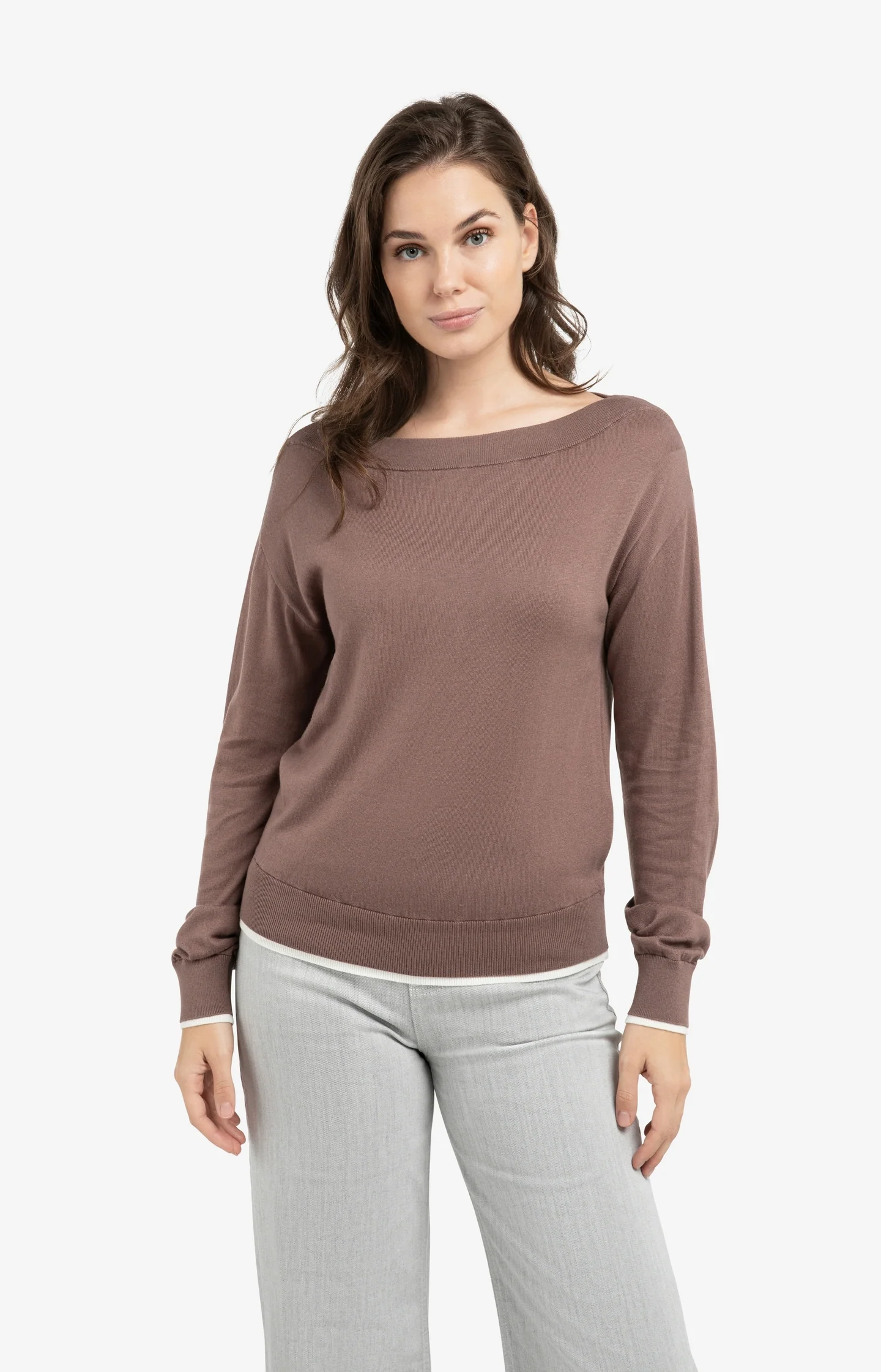Fine knit sweater with boat neckline and long sleeves - Image 3