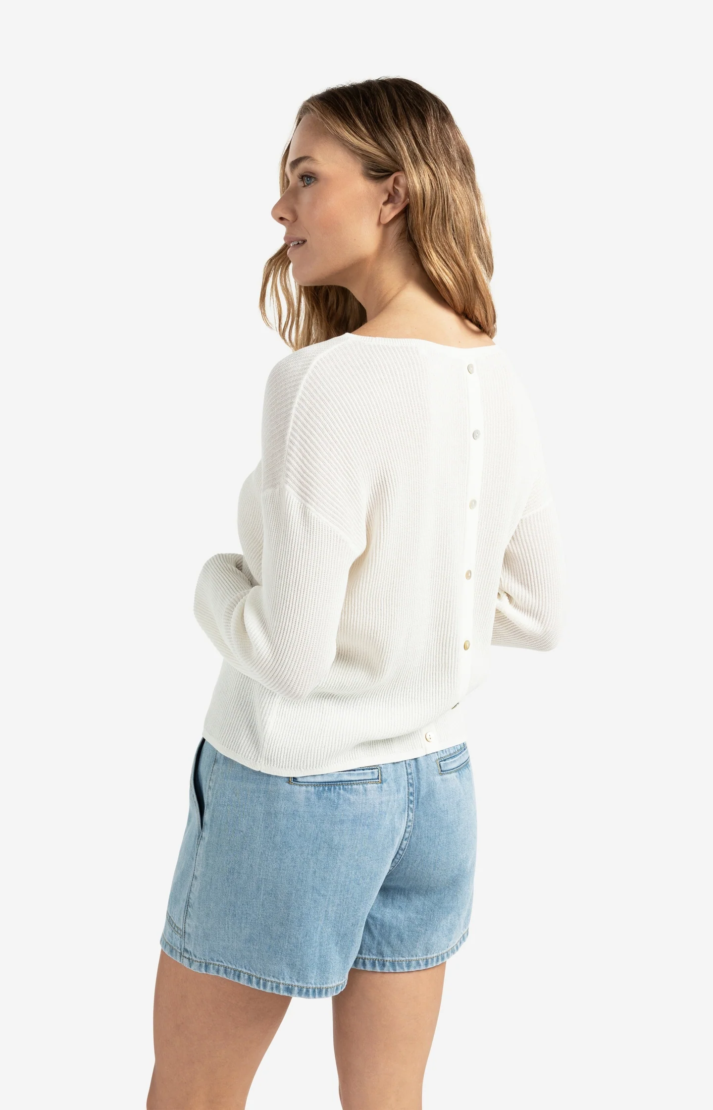 Fine knit with back button detail - Image 4