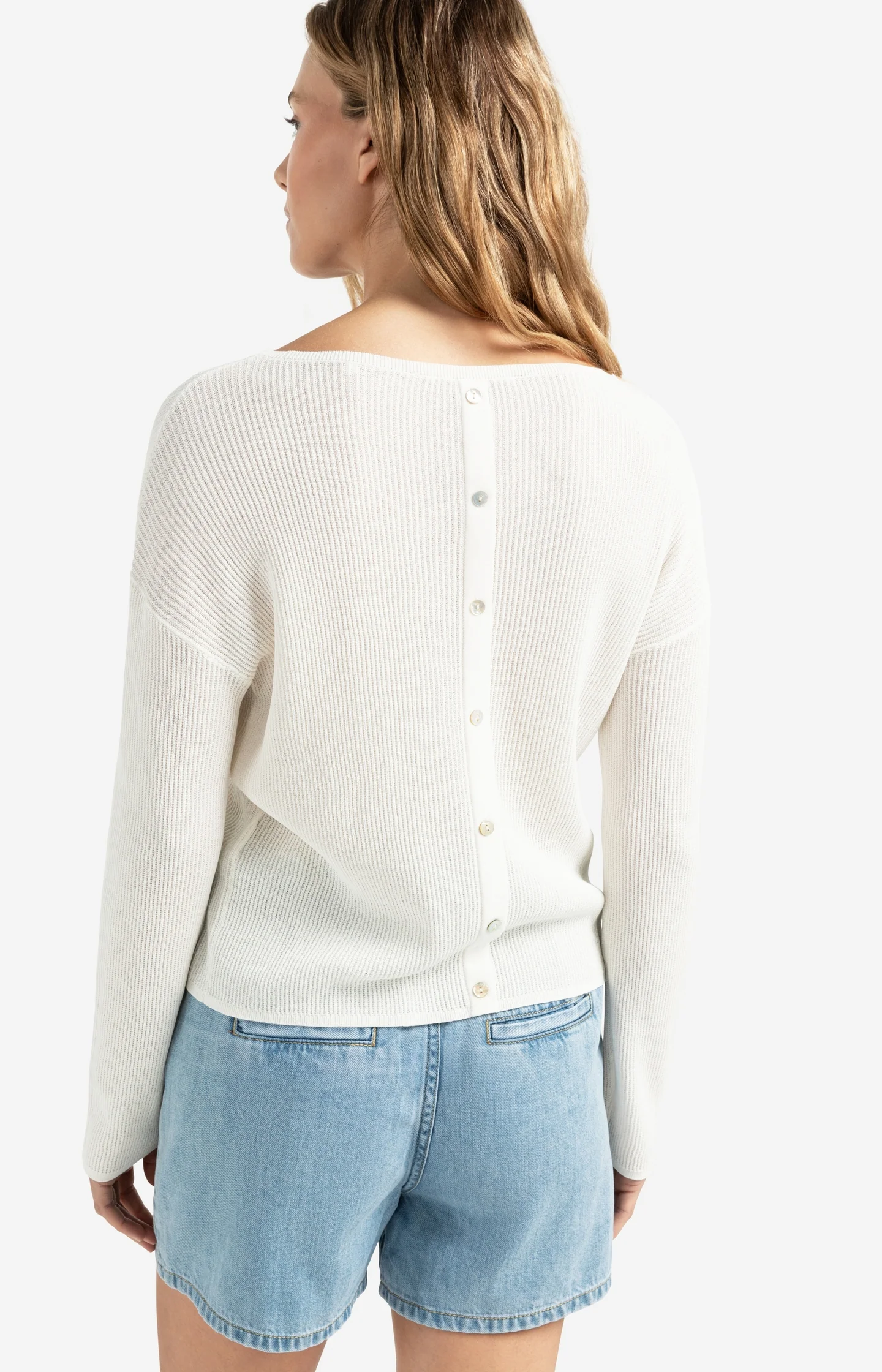 Fine knit with back button detail - Image 6