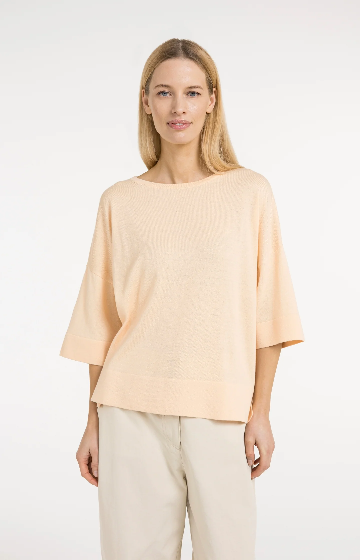 Finely knitted oversized T-shirt with short sleeves - Image 3