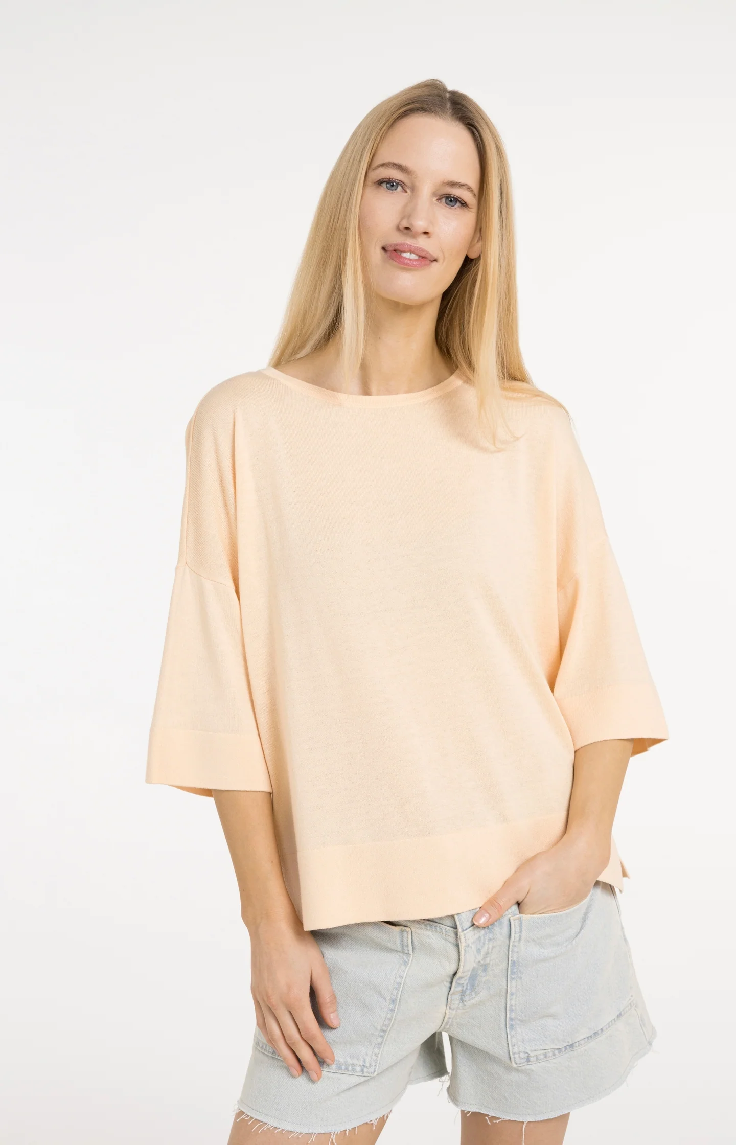 Finely knitted oversized T-shirt with short sleeves - Image 5
