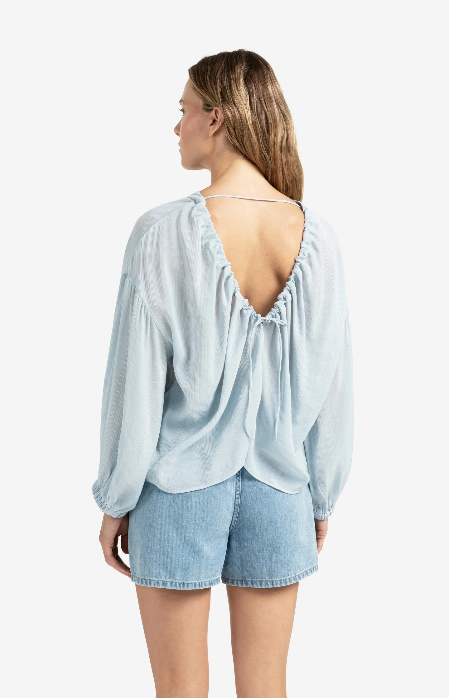 Flowy crinkle top with open back and tie detail - Image 4