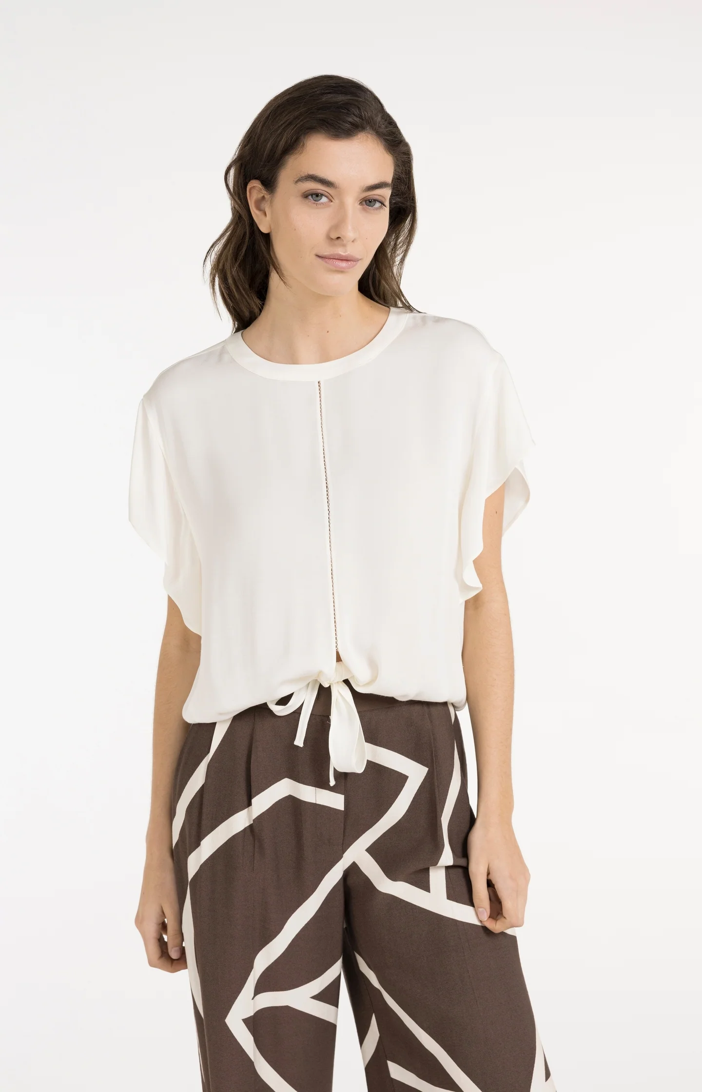 Flowy top with knot detail and elastic hem - Image 3