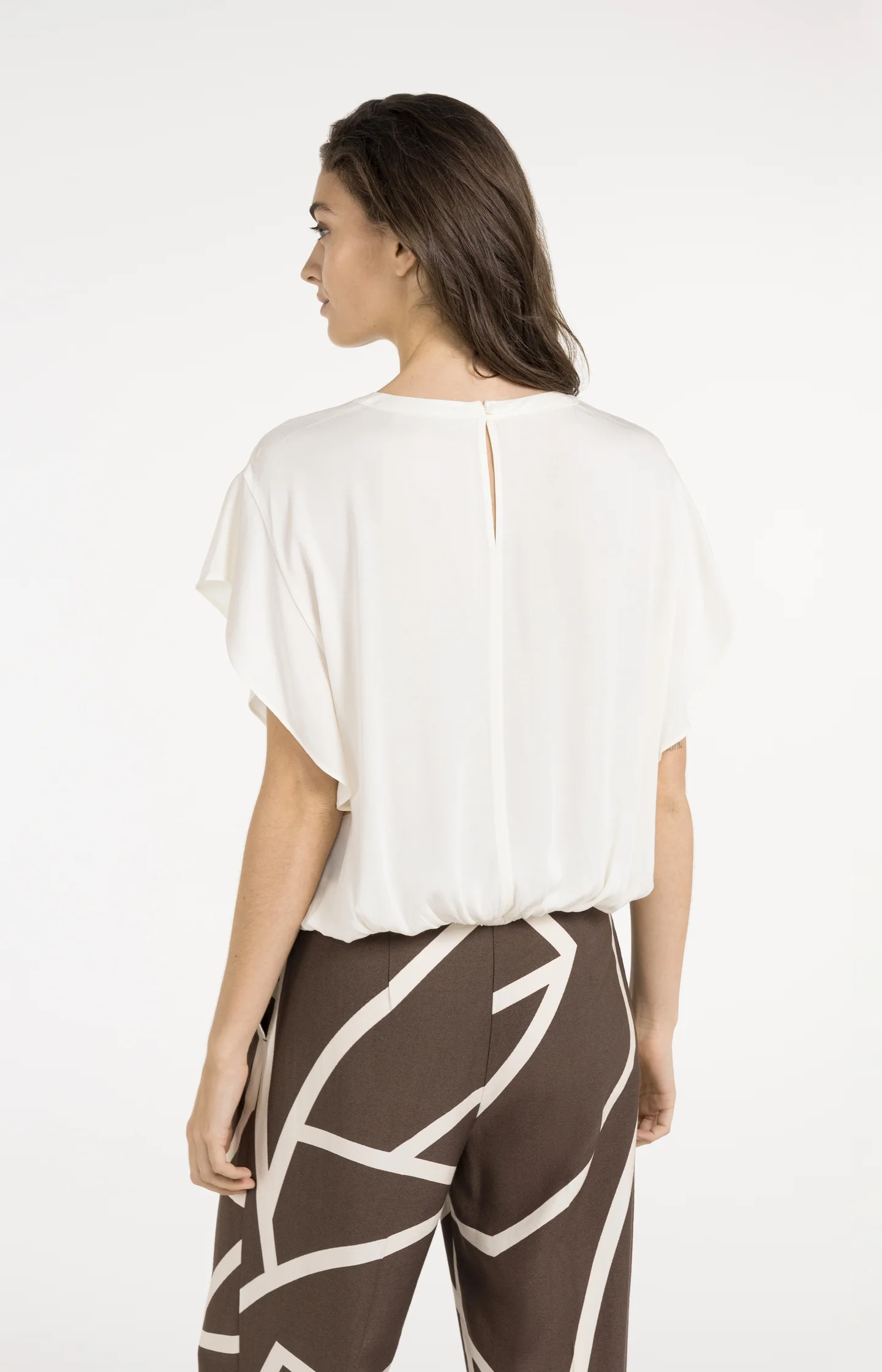 Flowy top with knot detail and elastic hem - Image 4