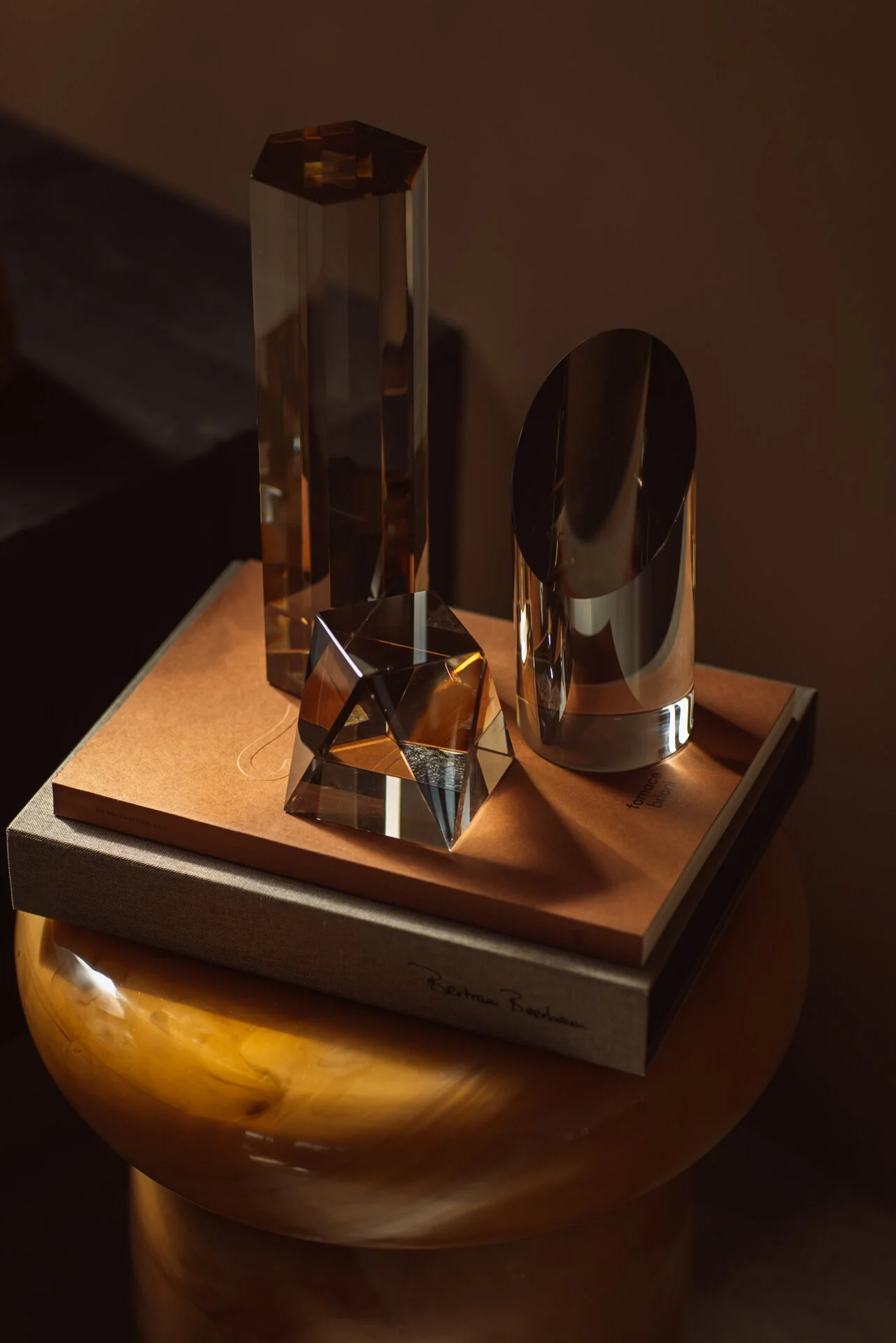Glass sculpture with hexagonal shape - Image 4