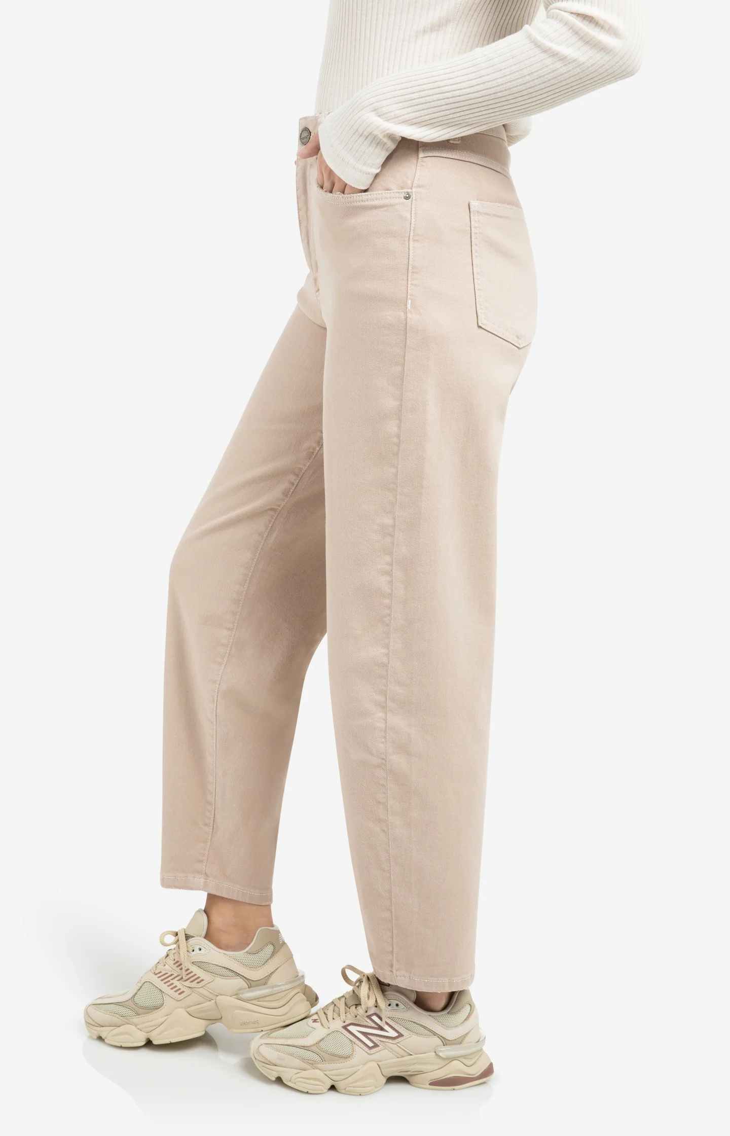 High-waist beige jeans with loose fit - Image 3