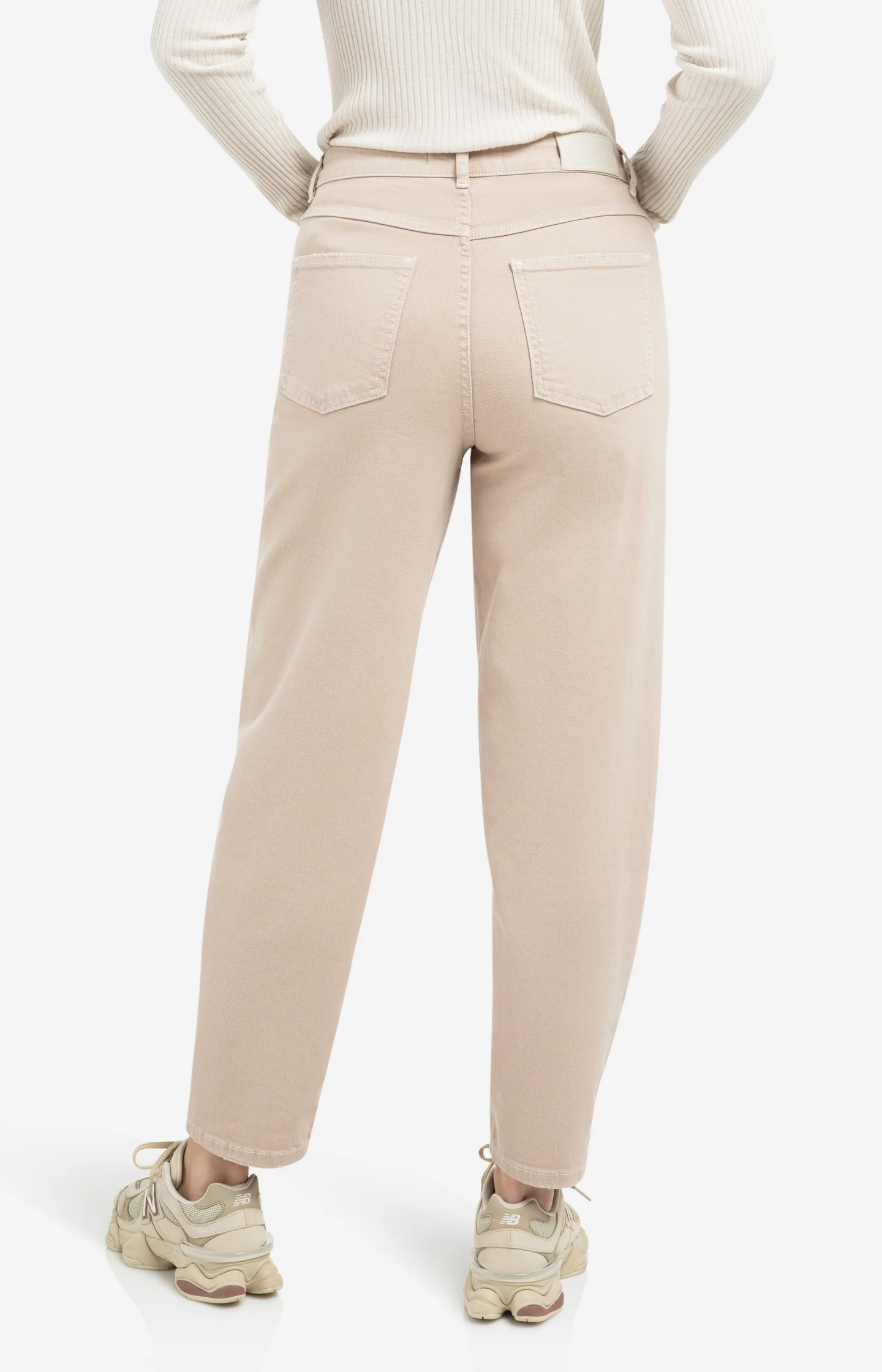High-waist beige jeans with loose fit - Image 4