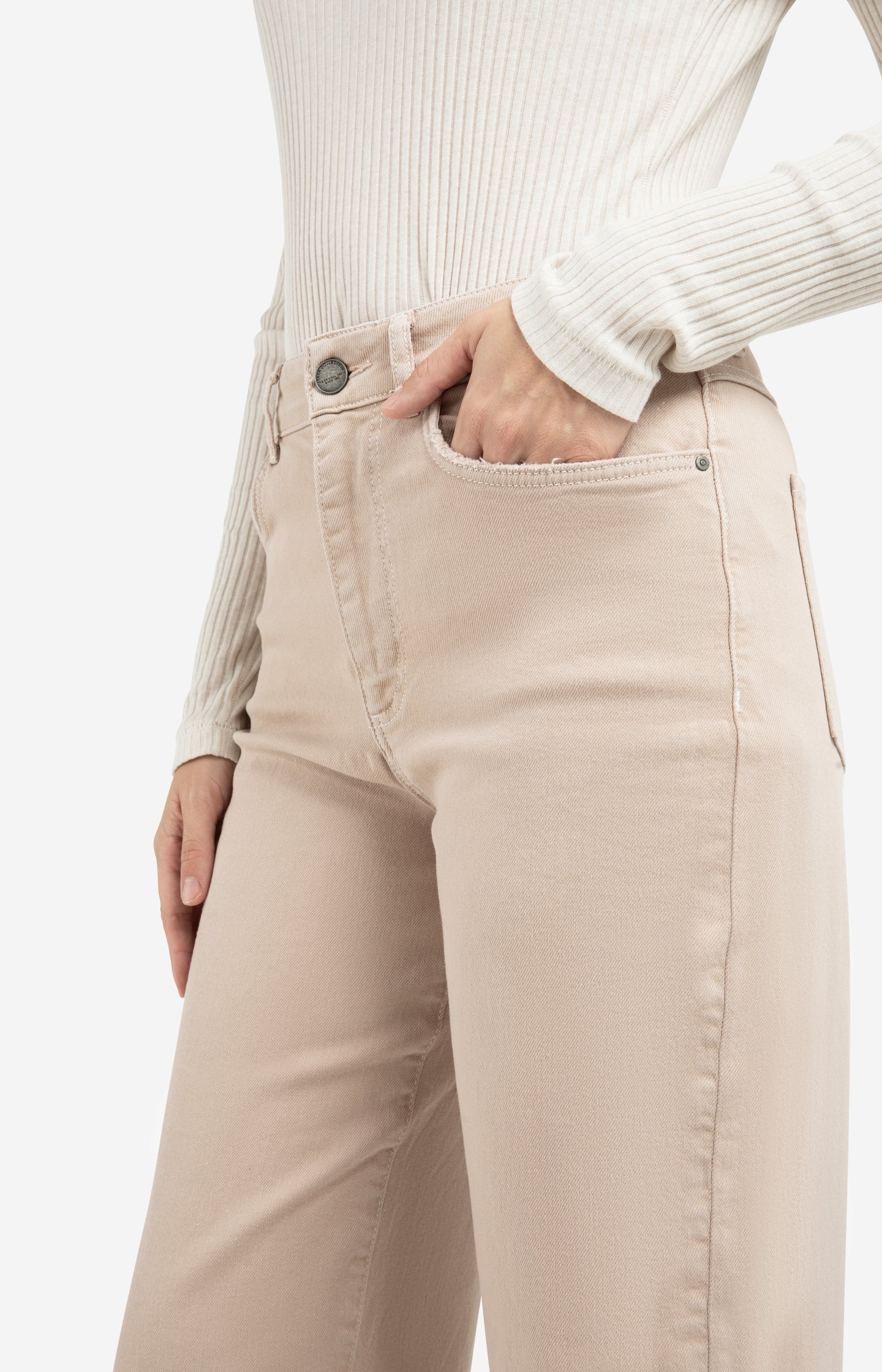 High-waist beige jeans with loose fit - Image 5