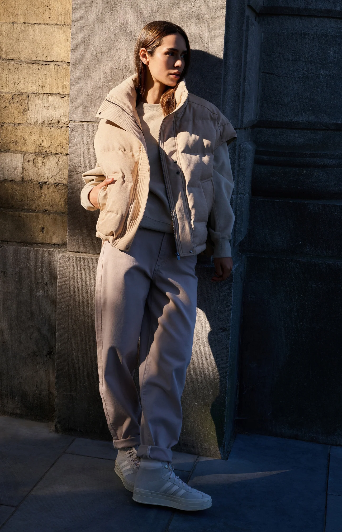 High-waist beige jeans with loose fit - Image 6