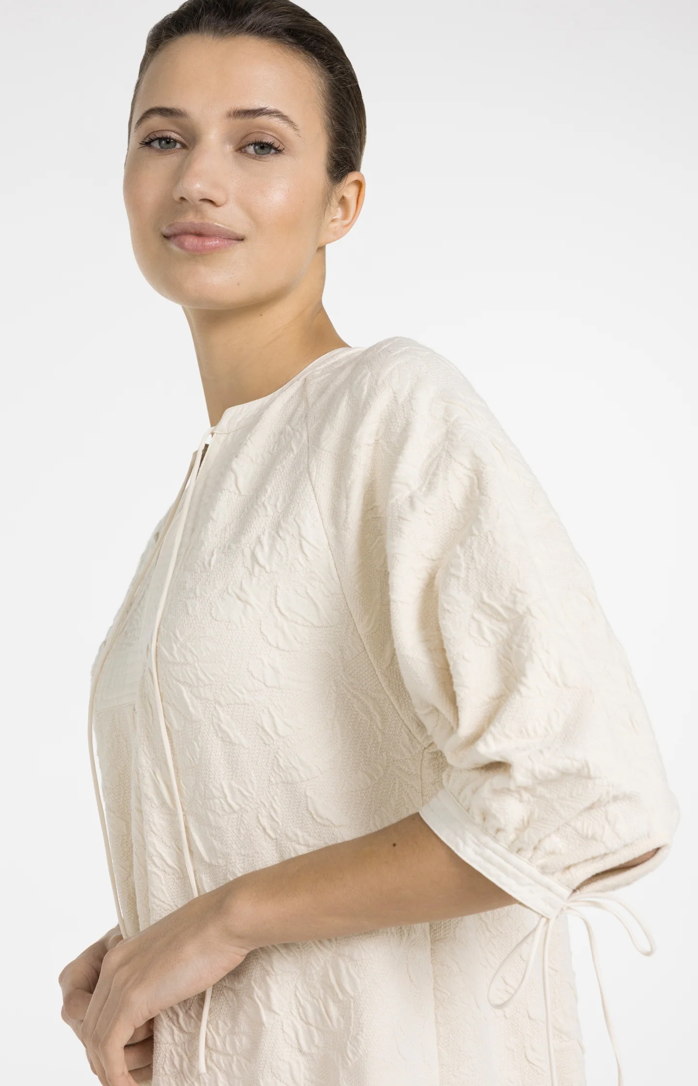 Jersey dress with texture and drawstring details - Image 6