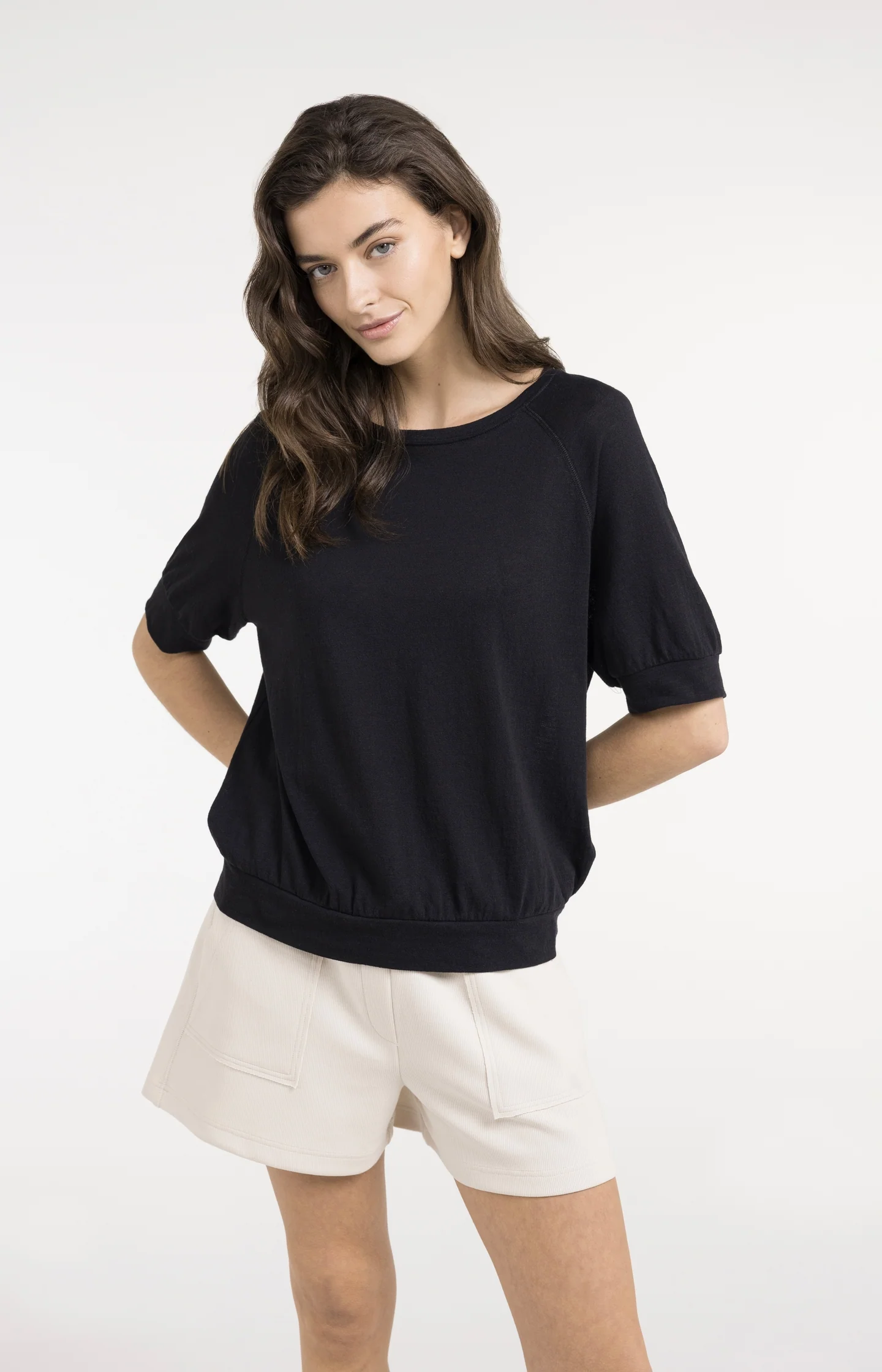 Jersey shorts with cargo pockets and elastic waist - Image 8