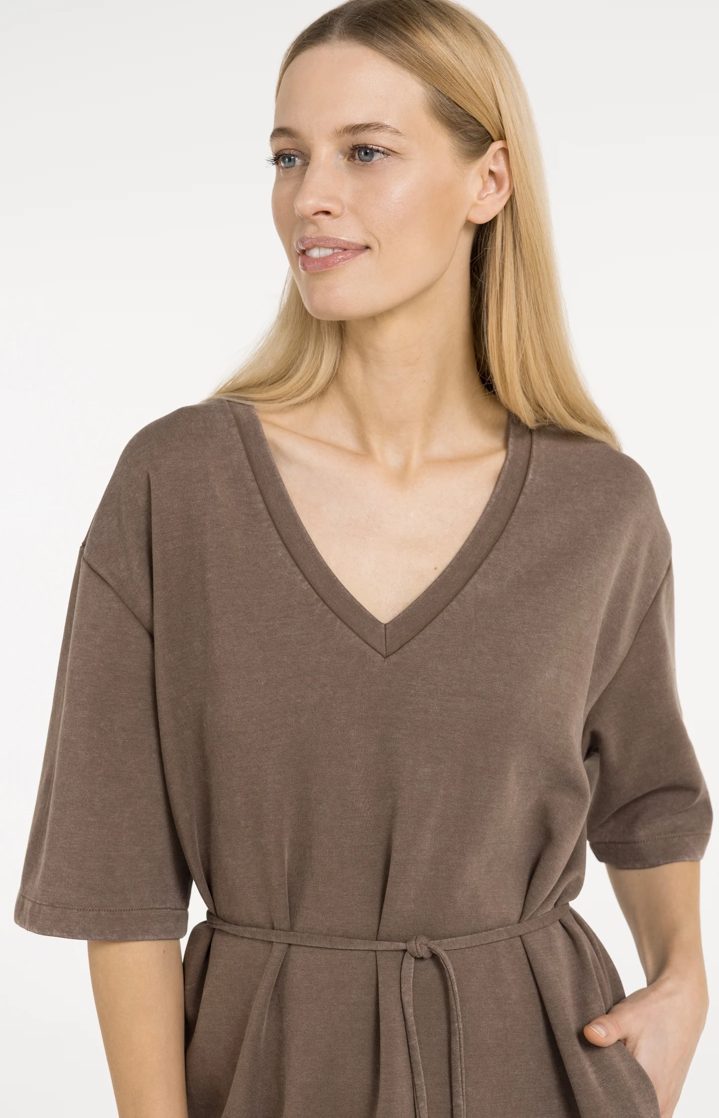 Jersey V-neck dress with washed look and tie belt - Image 6