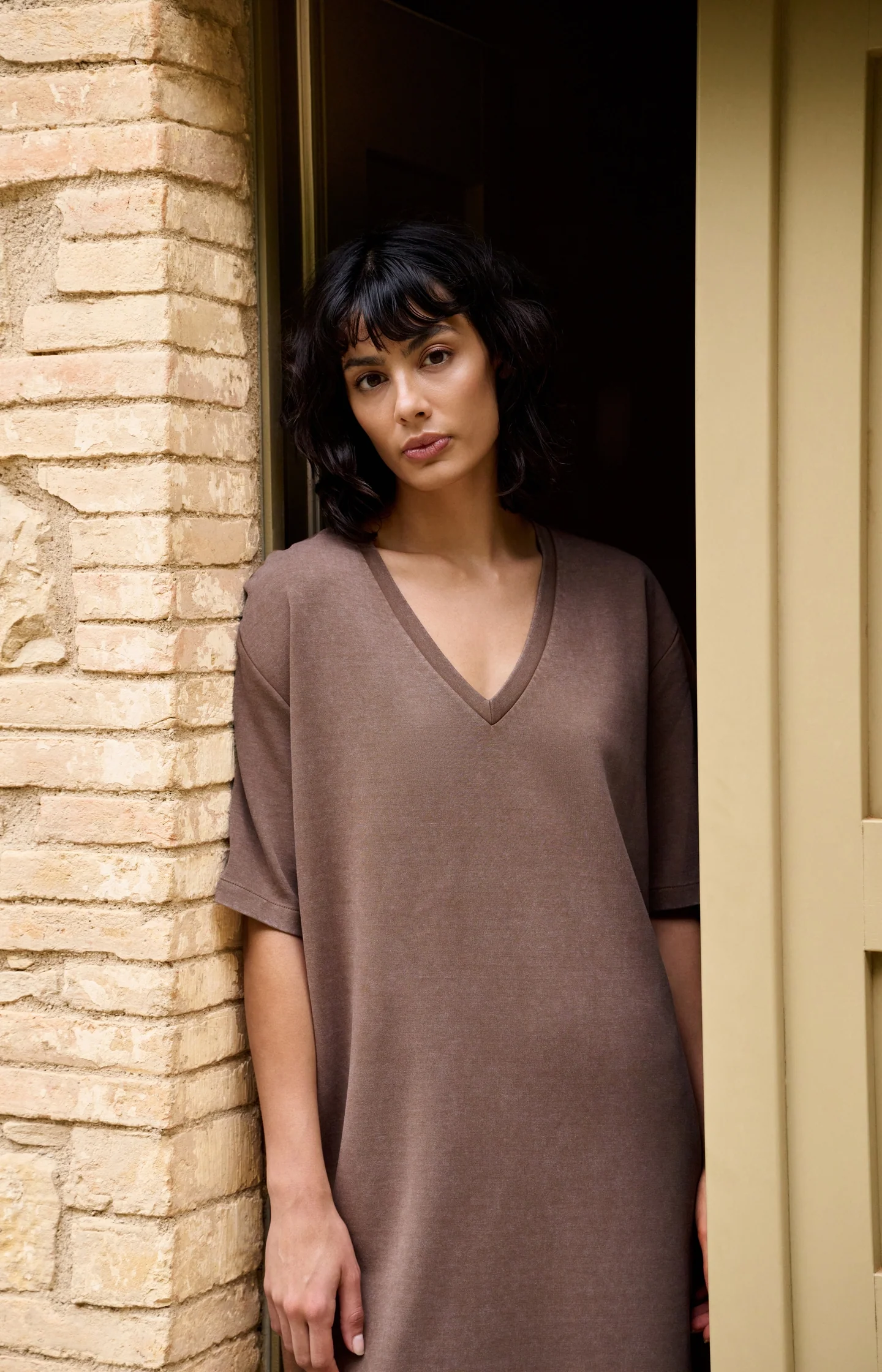 Jersey V-neck dress with washed look and tie belt - Image 7