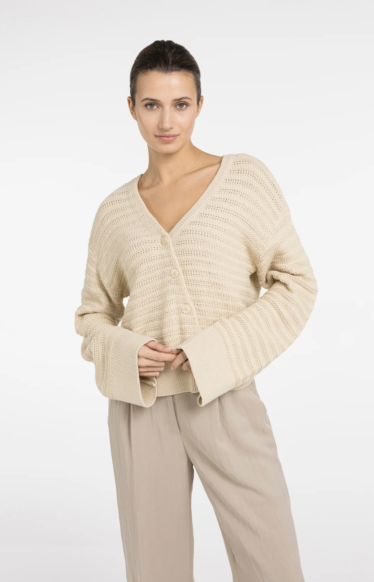 Knitted cardigan with V-neck and diagonal placket - Image 3