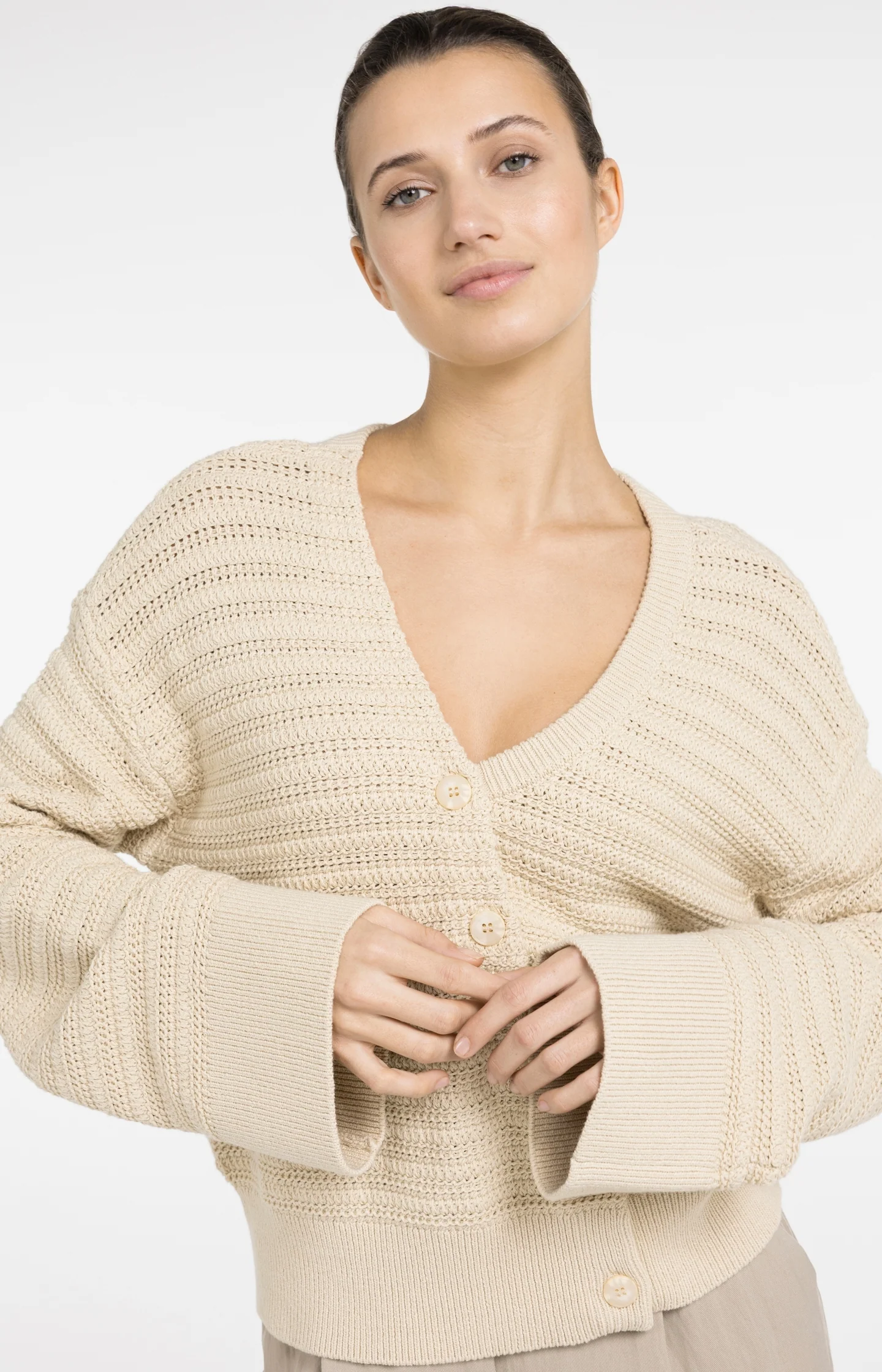 Knitted cardigan with V-neck and diagonal placket - Image 5