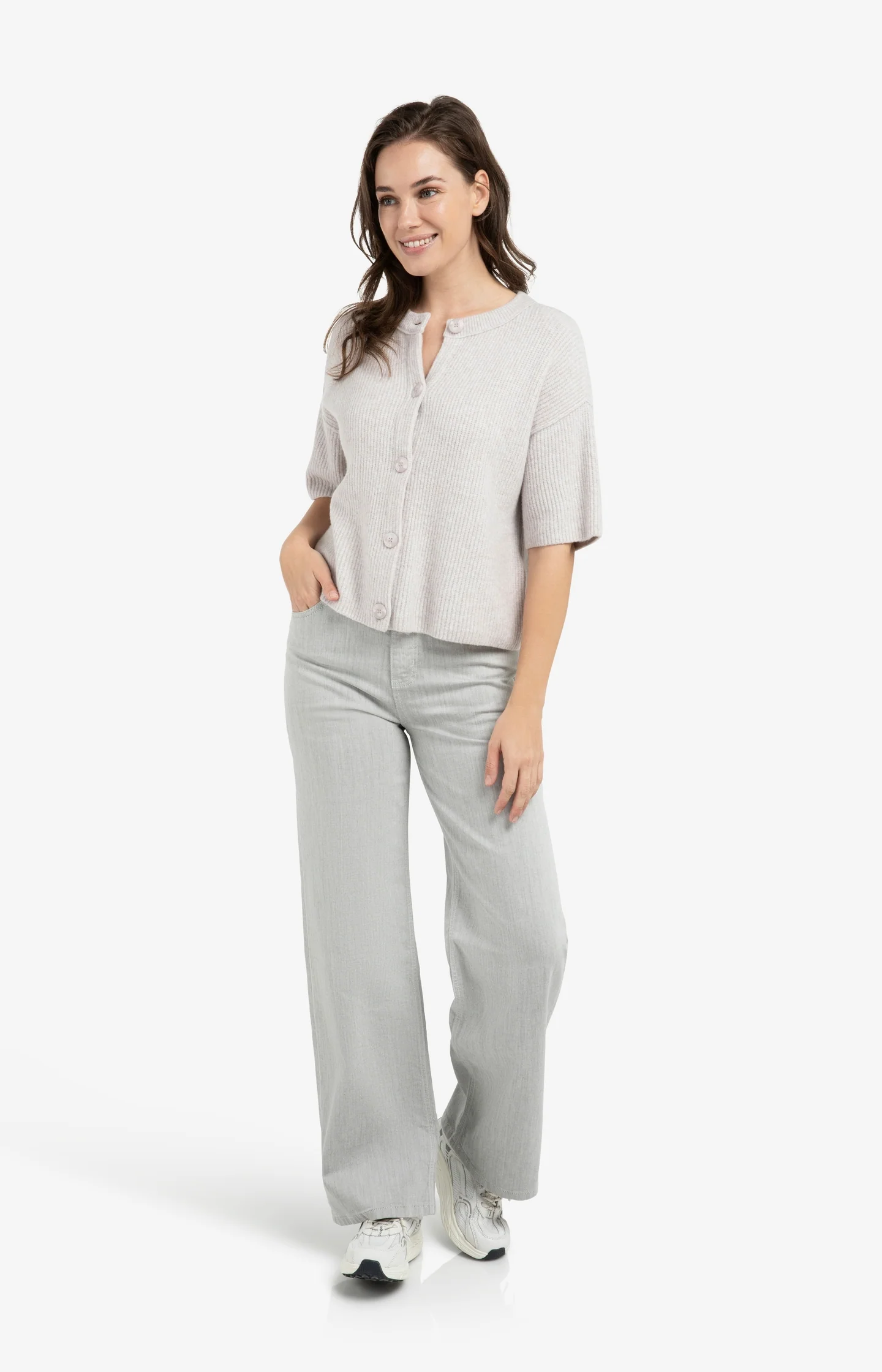 Knitted cardigan with wide short sleeves and buttons - Image 6