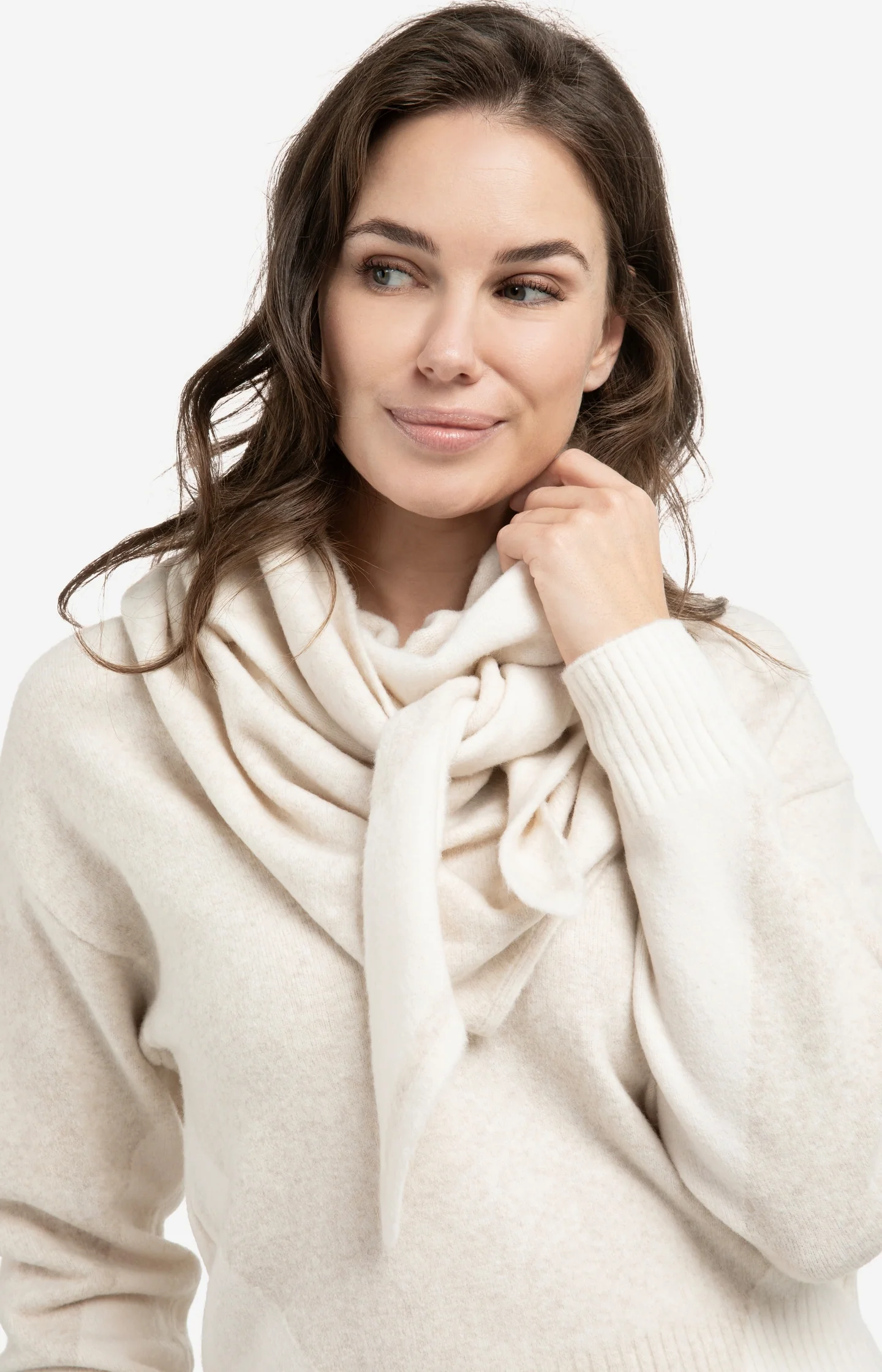 Knitted scarf in tonal shades - Image 3