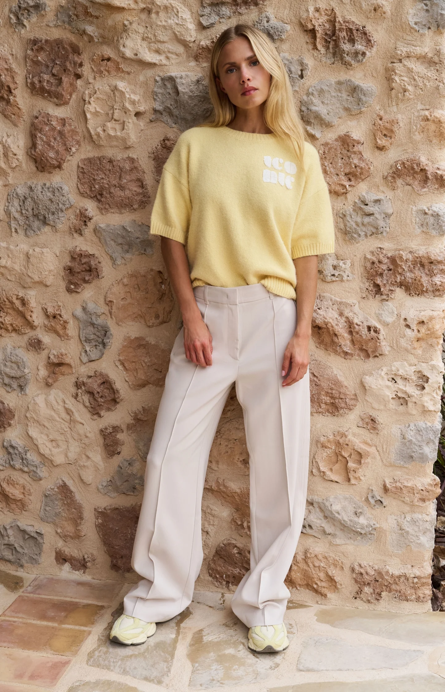 Knitted short sleeve sweater with artwork - Image 6